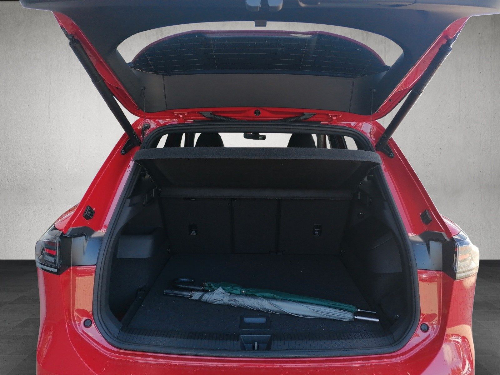 Fahrzeugabbildung Volkswagen Tiguan 1.5 eTSI R-Line AHK Pano DCC Pro