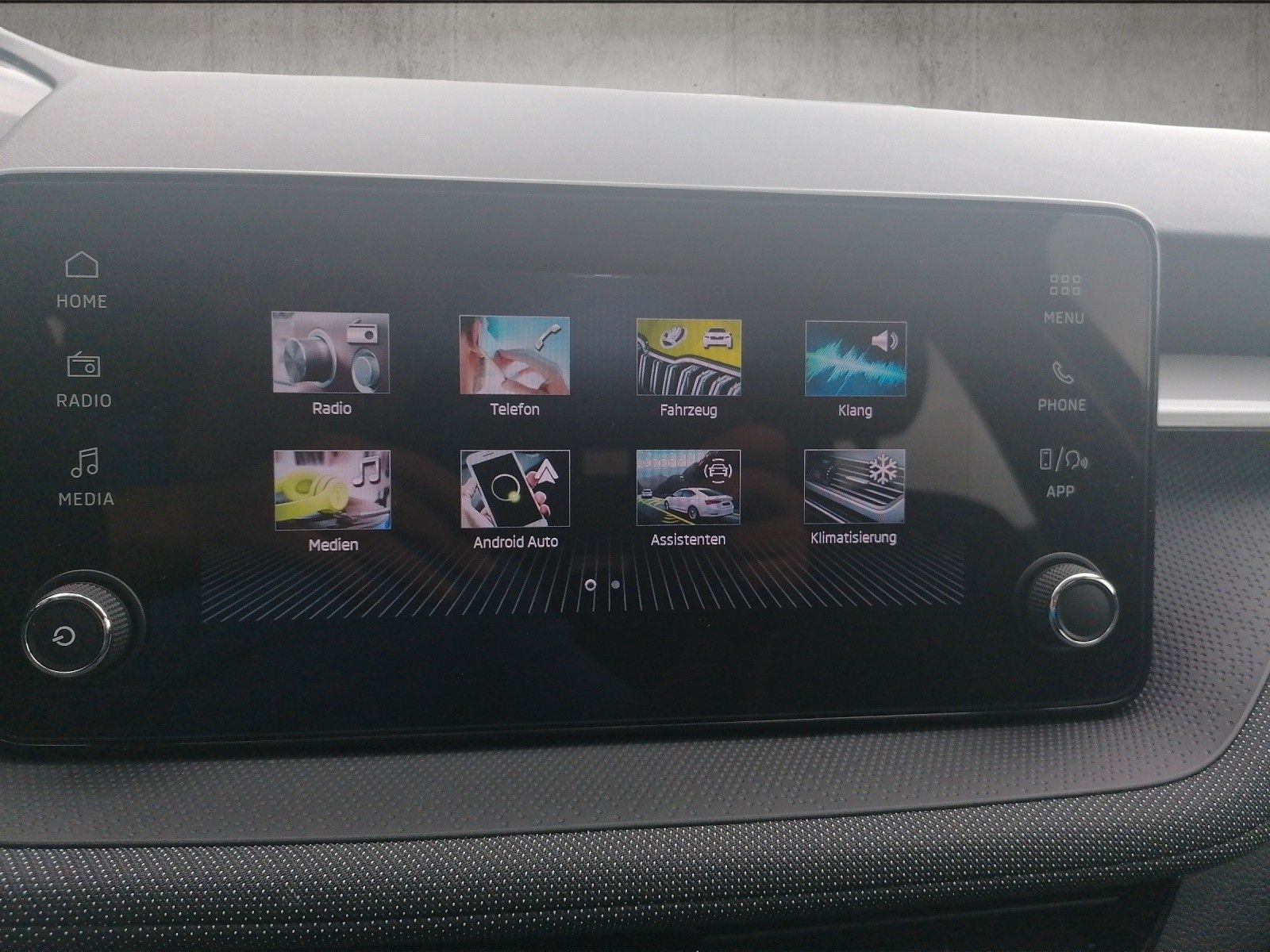 Fahrzeugabbildung SKODA Fabia 1.0 TSI Selection PDC hi Smart Li GRA