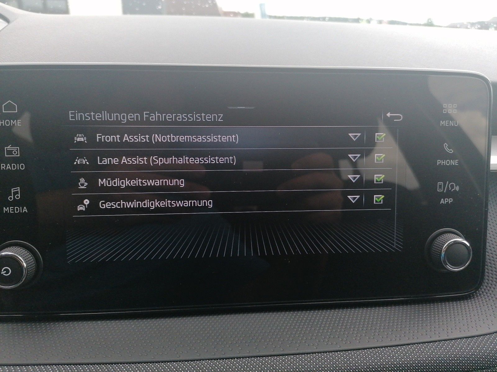 Fahrzeugabbildung SKODA Fabia 1.0 TSI Selection PDC hi Smart Li GRA