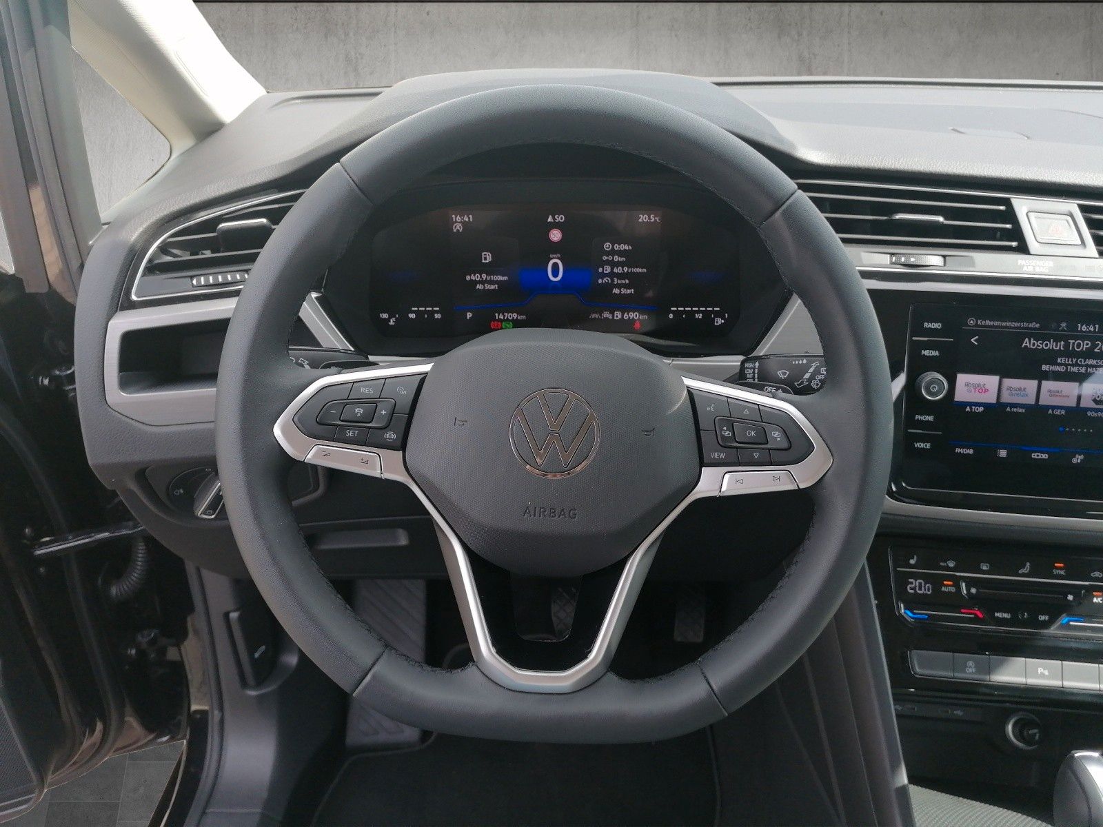 Fahrzeugabbildung Volkswagen Touran 1.5 TSI DSG AHK 7SITZER NAVI ACC