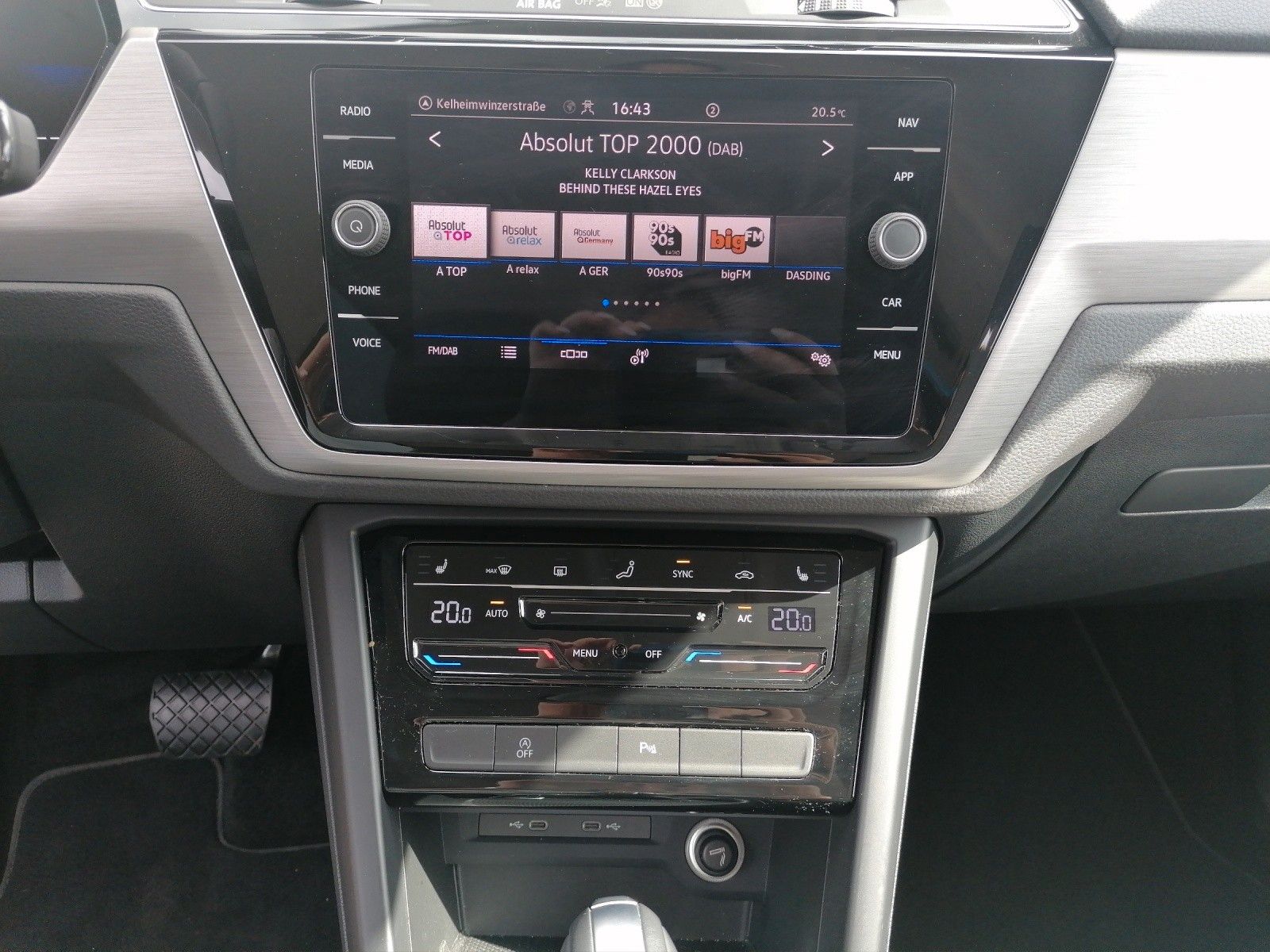 Fahrzeugabbildung Volkswagen Touran 1.5 TSI DSG AHK 7SITZER NAVI ACC