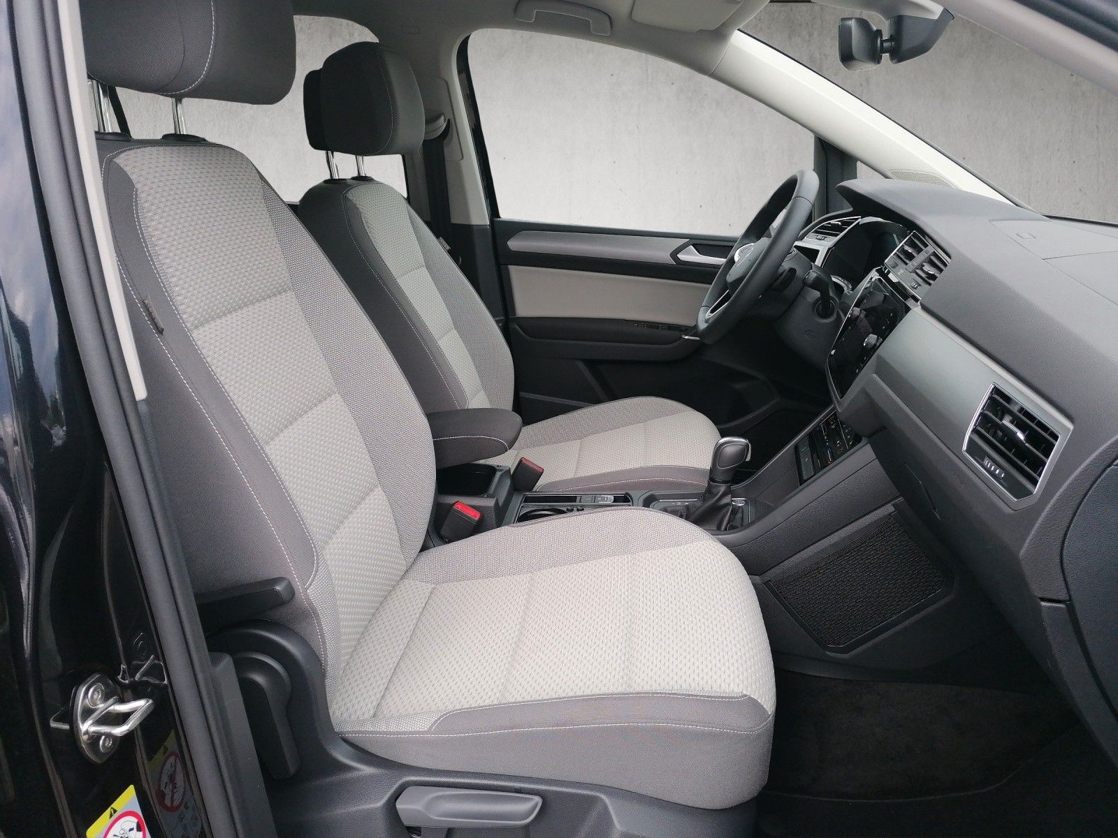 Fahrzeugabbildung Volkswagen Touran 1.5 TSI DSG AHK 7SITZER NAVI ACC