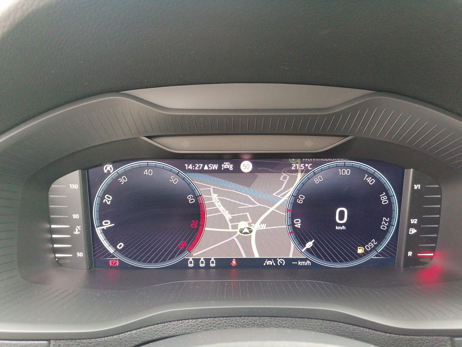 Fahrzeugabbildung SKODA Karoq 1.5 TSI Selection elHK KAM Vorb.AHK Navi