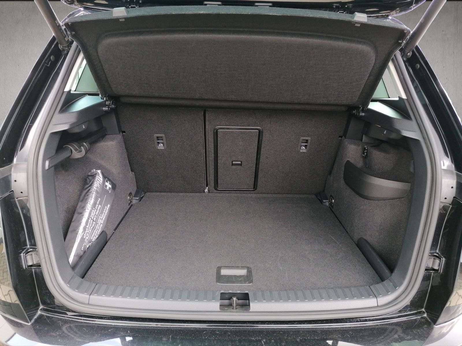 Fahrzeugabbildung SKODA Karoq 1.5 TSI Selection elHK KAM Vorb.AHK Navi