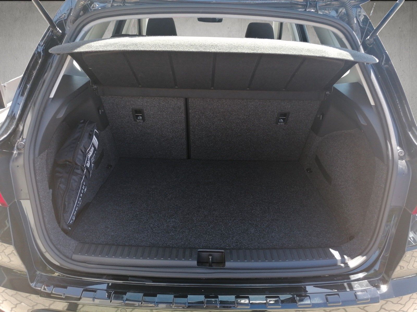 Fahrzeugabbildung SEAT Arona 1.0 TGI Style KAM TOTW NAVI DAB