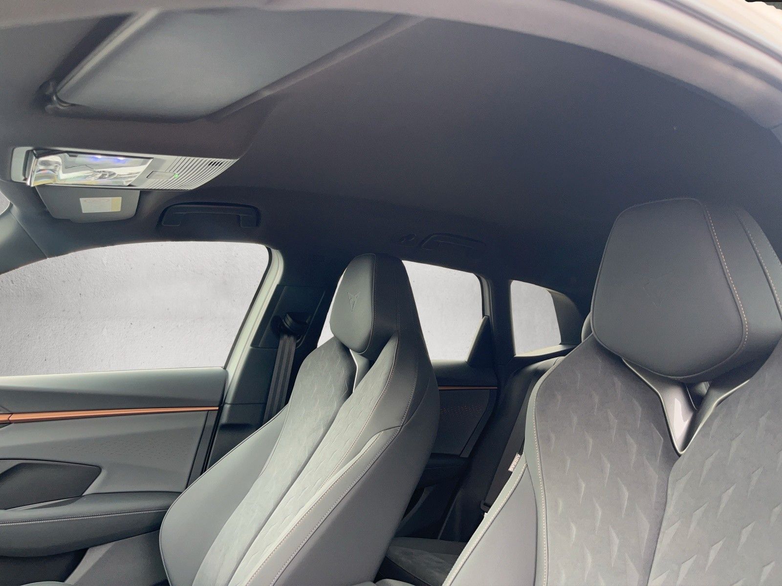 Fahrzeugabbildung CUPRA Terramar 1.5 e-Hybrid MATRIX DCC FAP XL HUD ALCA