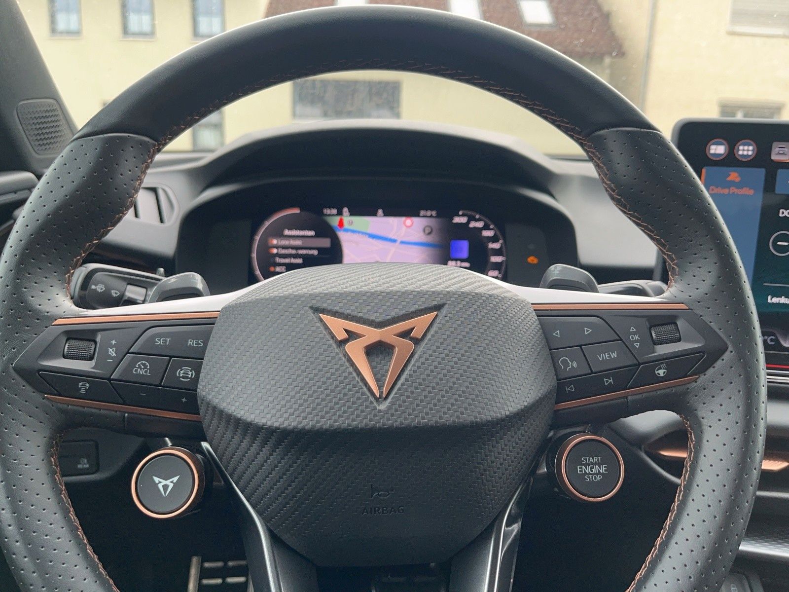 Fahrzeugabbildung CUPRA Terramar 1.5 e-Hybrid MATRIX DCC FAP XL HUD ALCA