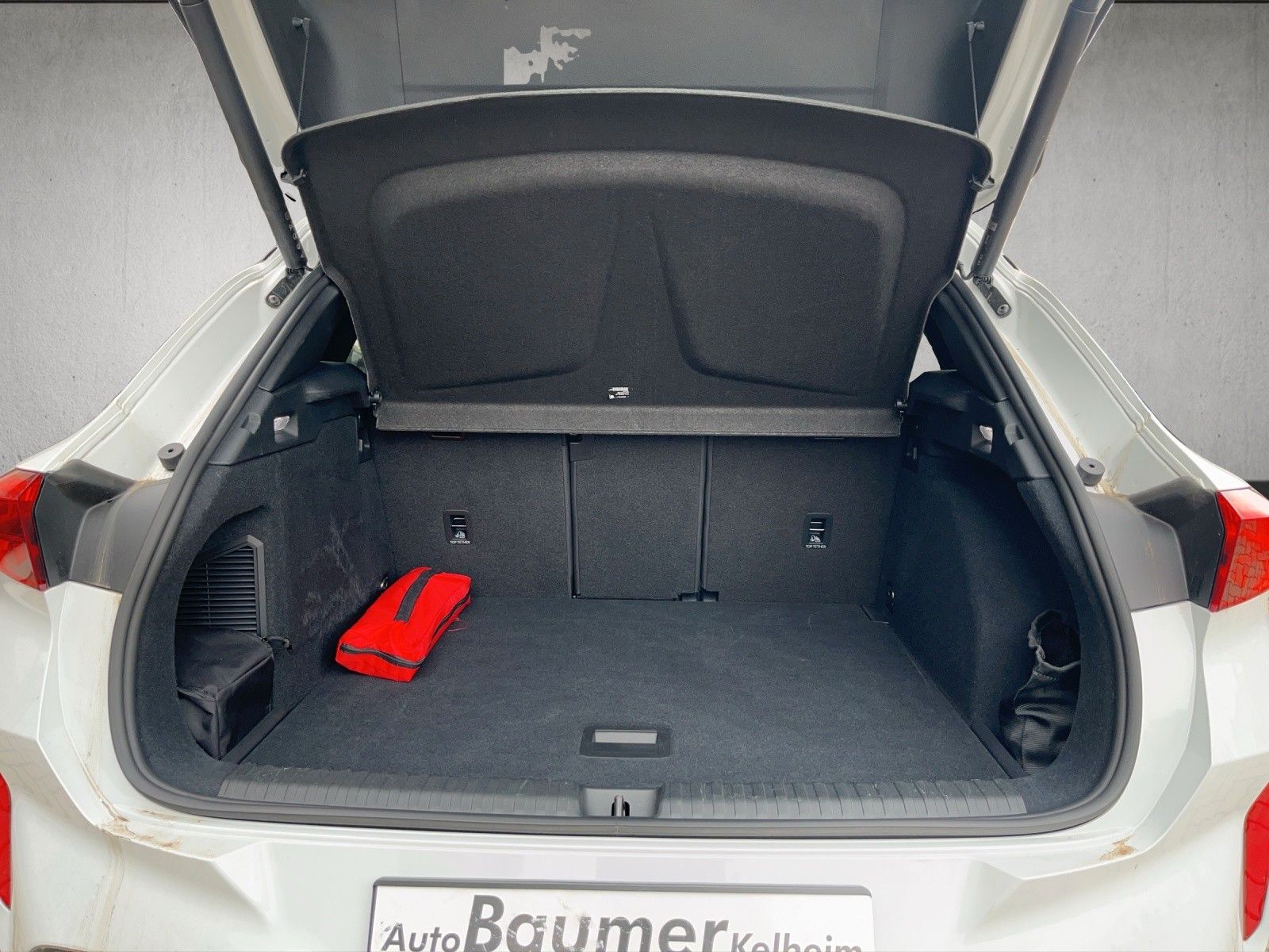 Fahrzeugabbildung CUPRA Terramar 1.5 e-Hybrid MATRIX DCC FAP XL HUD ALCA