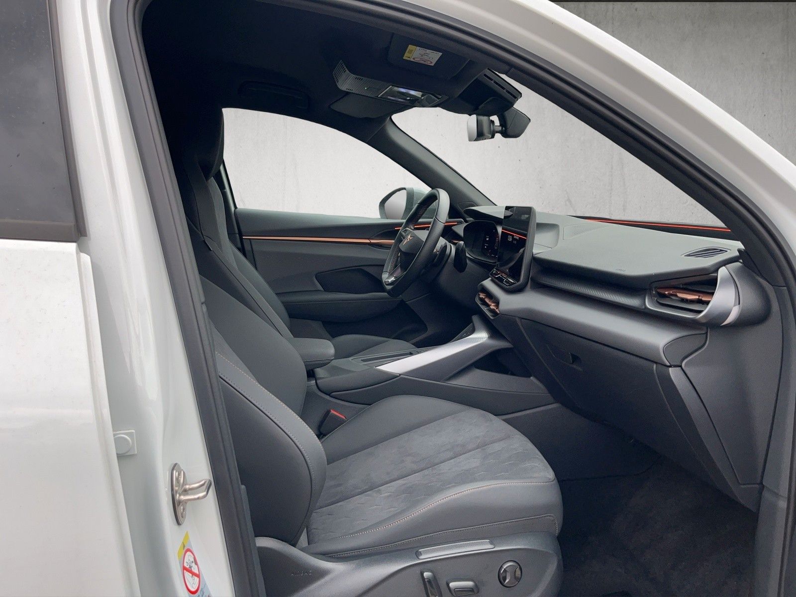 Fahrzeugabbildung CUPRA Terramar 1.5 e-Hybrid MATRIX DCC FAP XL HUD ALCA