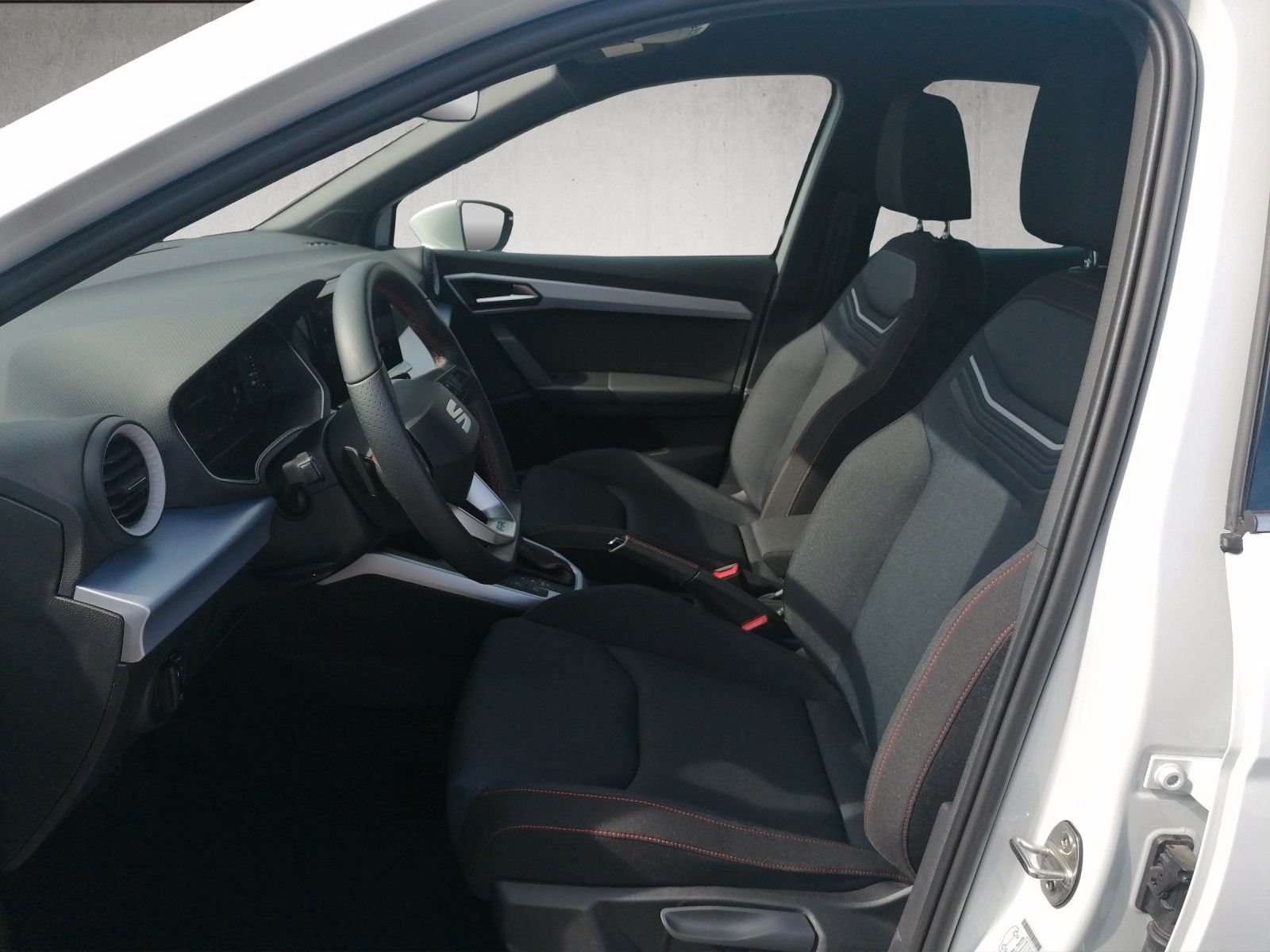Fahrzeugabbildung SEAT Arona 1.0 TSI FR DSG GJR BLINDSP KESSY XL