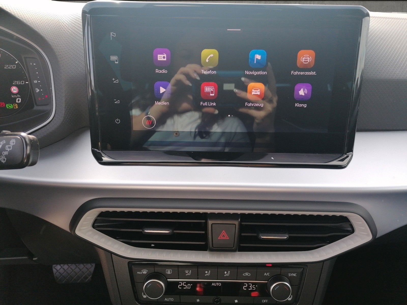 Fahrzeugabbildung SEAT Arona 1.0 TSI FR DSG GJR BLINDSP KESSY XL