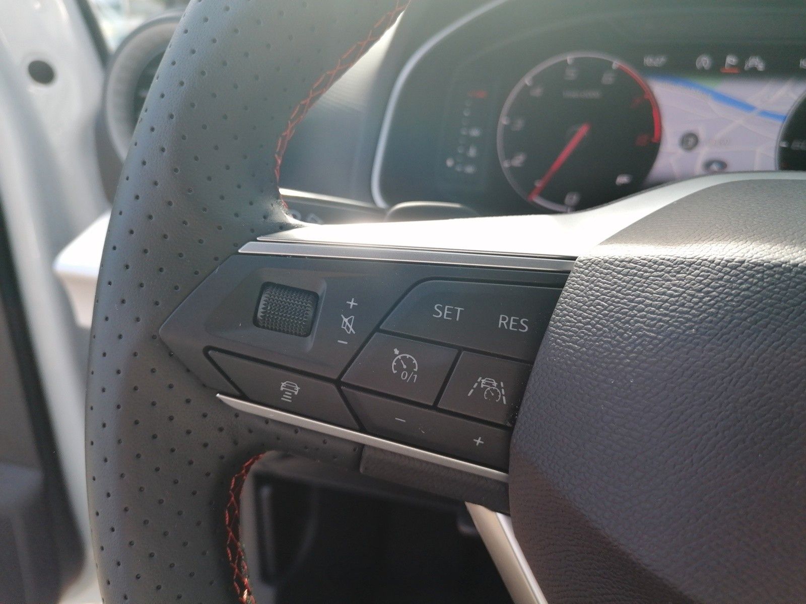 Fahrzeugabbildung SEAT Arona 1.0 TSI FR DSG GJR BLINDSP KESSY XL