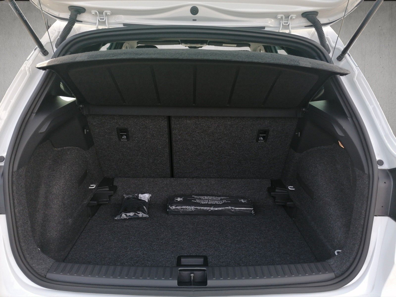 Fahrzeugabbildung SEAT Arona 1.0 TSI FR DSG GJR BLINDSP KESSY XL