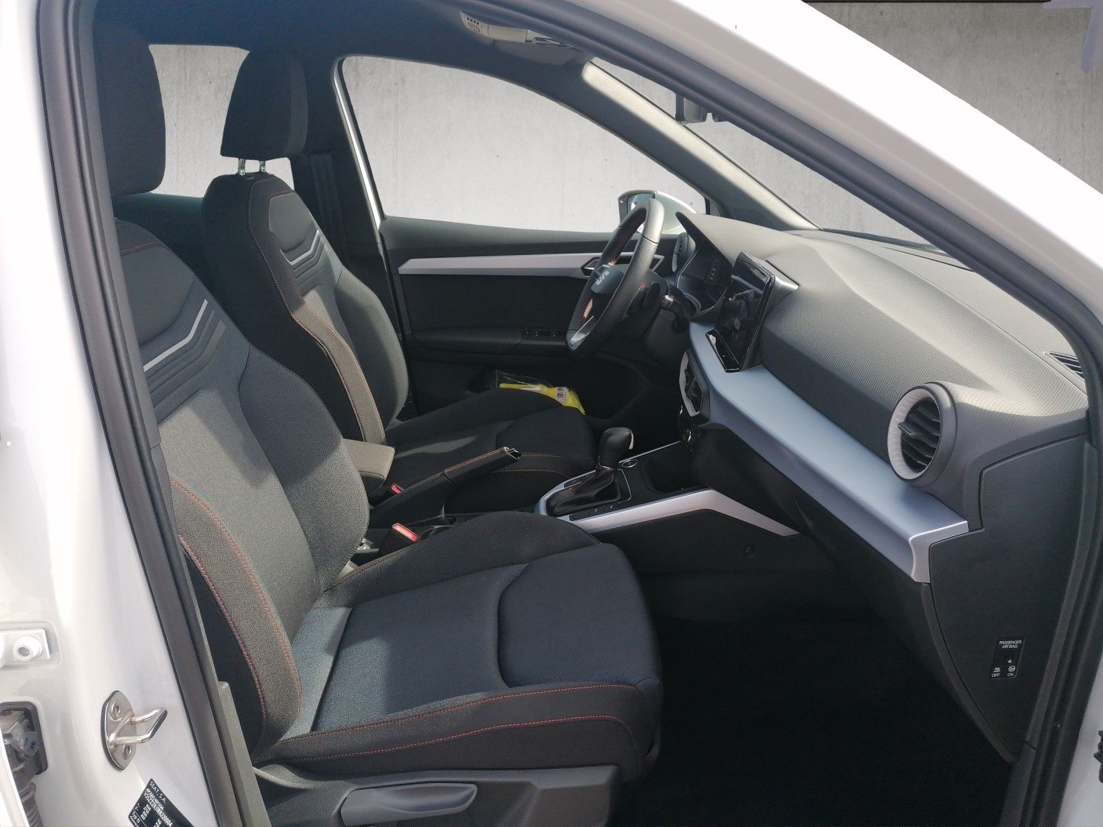 Fahrzeugabbildung SEAT Arona 1.0 TSI FR DSG GJR BLINDSP KESSY XL