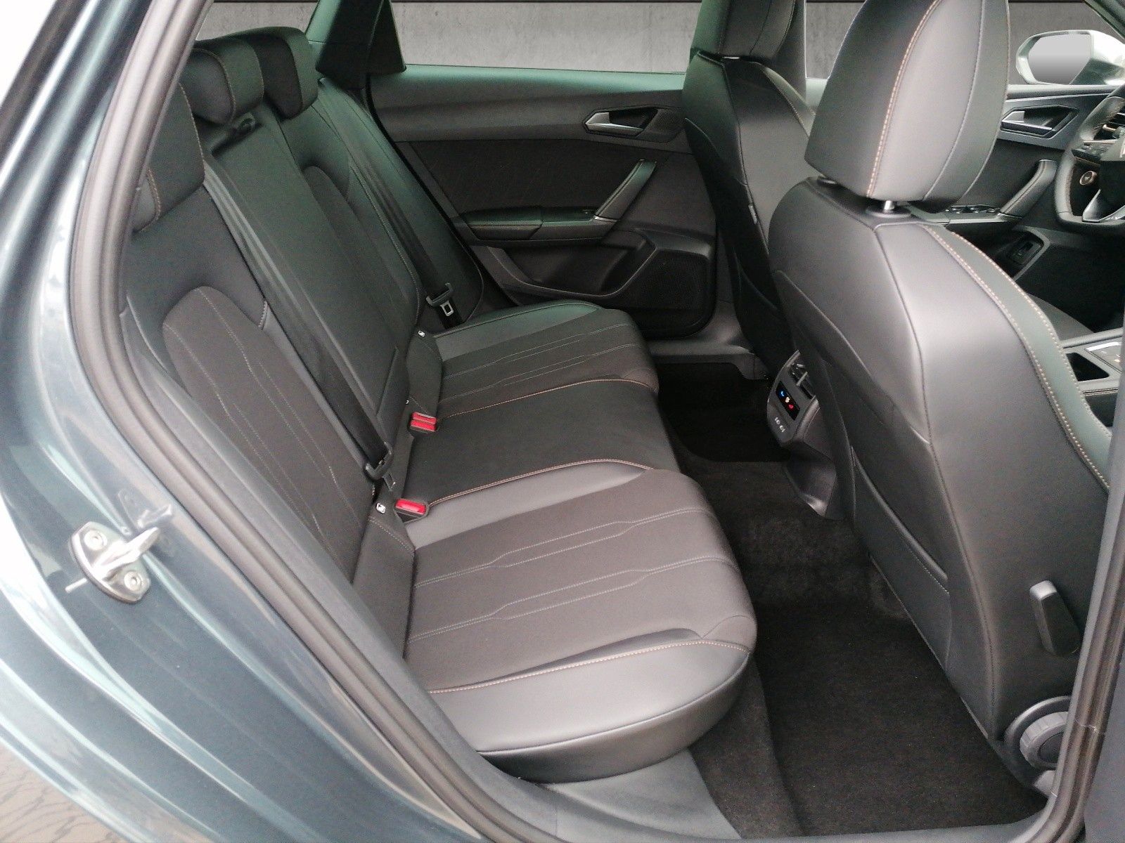 Fahrzeugabbildung CUPRA Leon Sportstourer 1.5 eTSI DSG 5JGAR FACELIFT