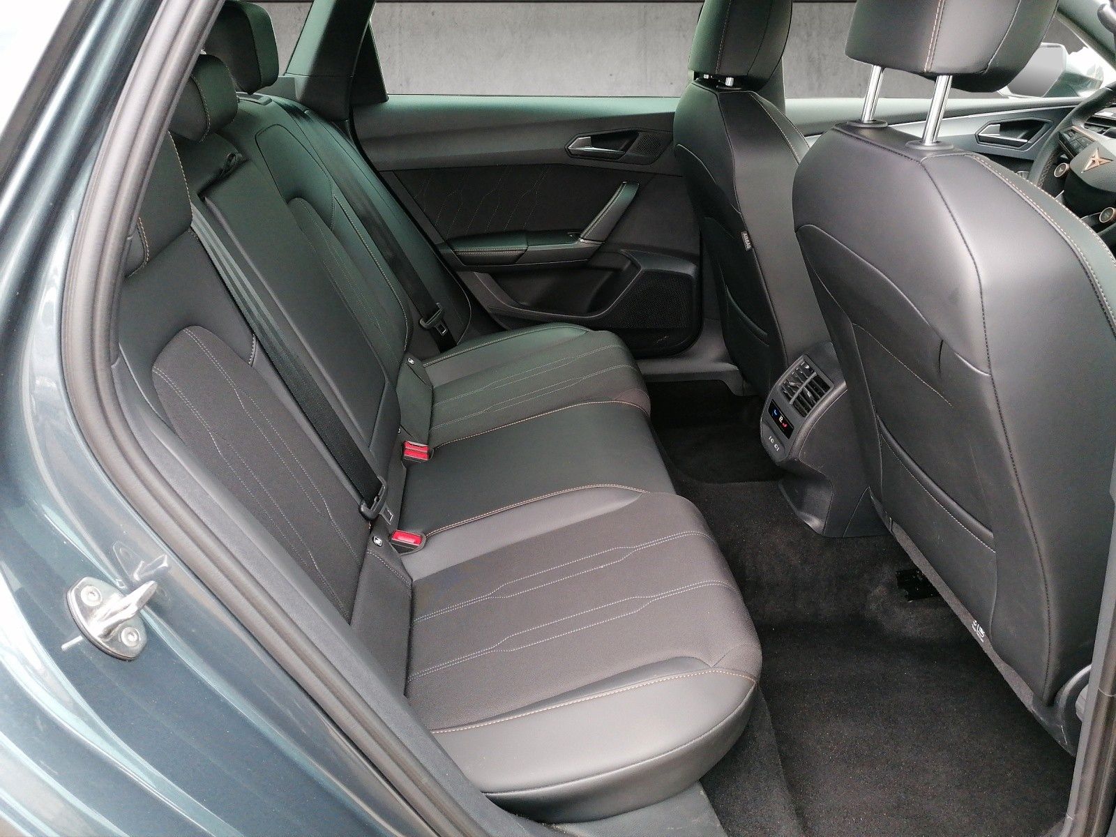 Fahrzeugabbildung CUPRA Leon Sportstourer 1.5 eTSI DSG 5JGAR FACELIFT