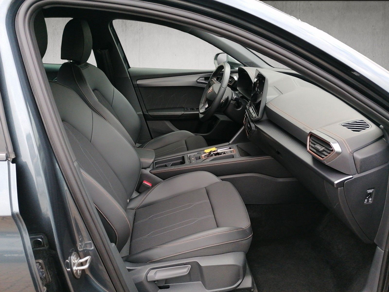 Fahrzeugabbildung CUPRA Leon Sportstourer 1.5 eTSI DSG 5JGAR FACELIFT