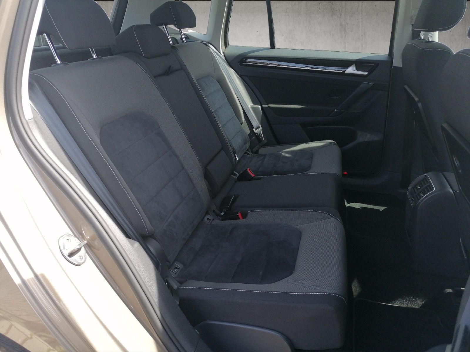 Fahrzeugabbildung Volkswagen Golf Sportsvan 1.4 TSI Highline PDC NAVI