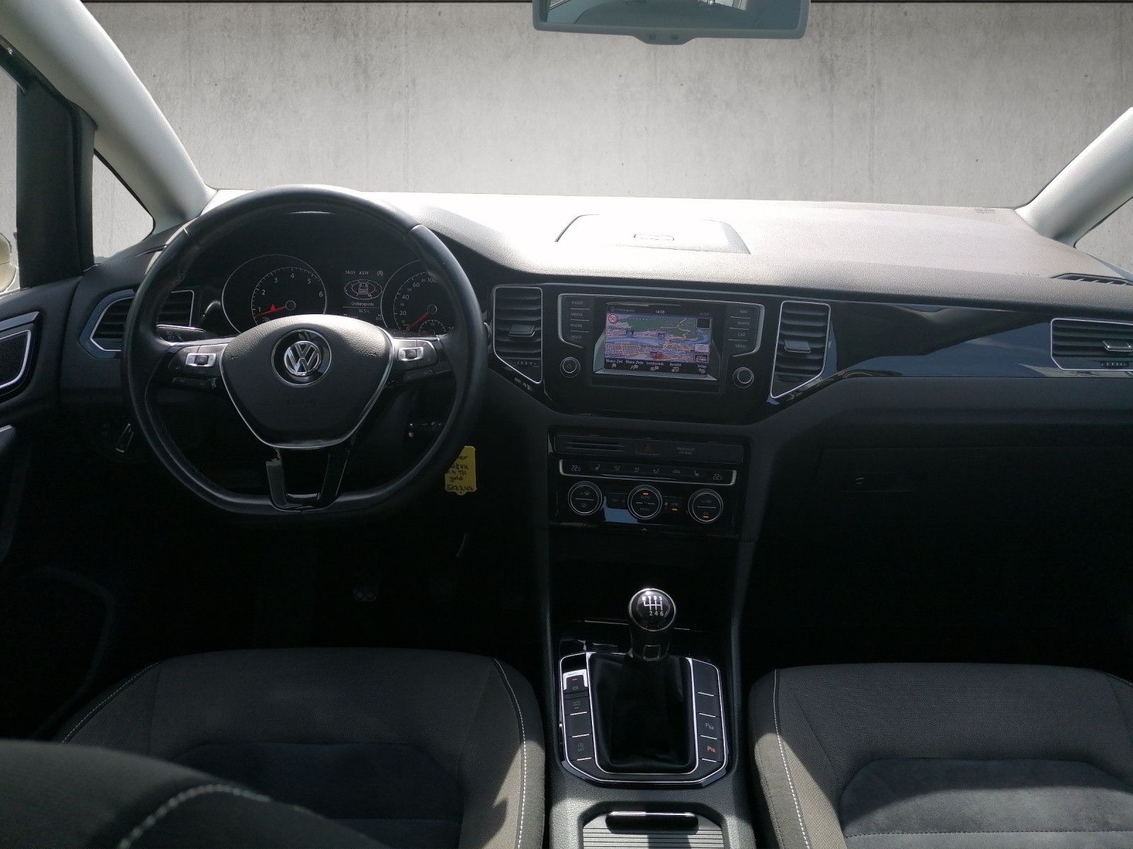 Fahrzeugabbildung Volkswagen Golf Sportsvan 1.4 TSI Highline PDC NAVI
