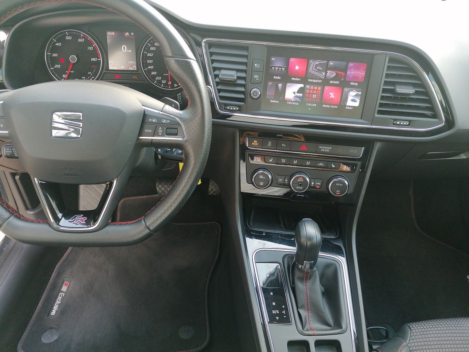 Fahrzeugabbildung SEAT Leon ST 2.0 TSI FR DSG ACC KAM FULL LINK