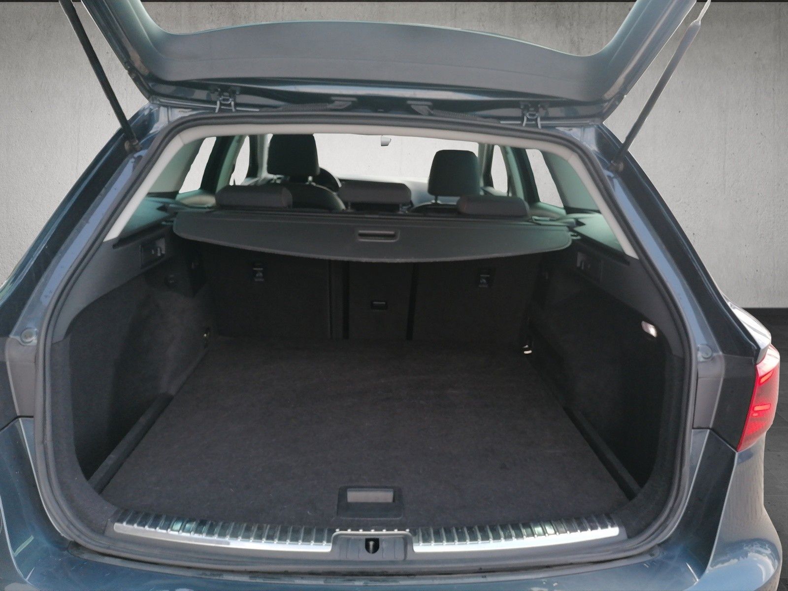 Fahrzeugabbildung SEAT Leon ST 2.0 TSI FR DSG ACC KAM FULL LINK