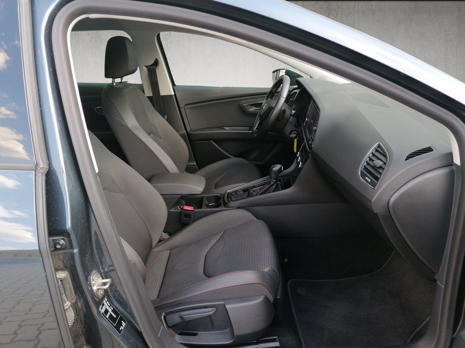 Fahrzeugabbildung SEAT Leon ST 2.0 TSI FR DSG ACC KAM FULL LINK