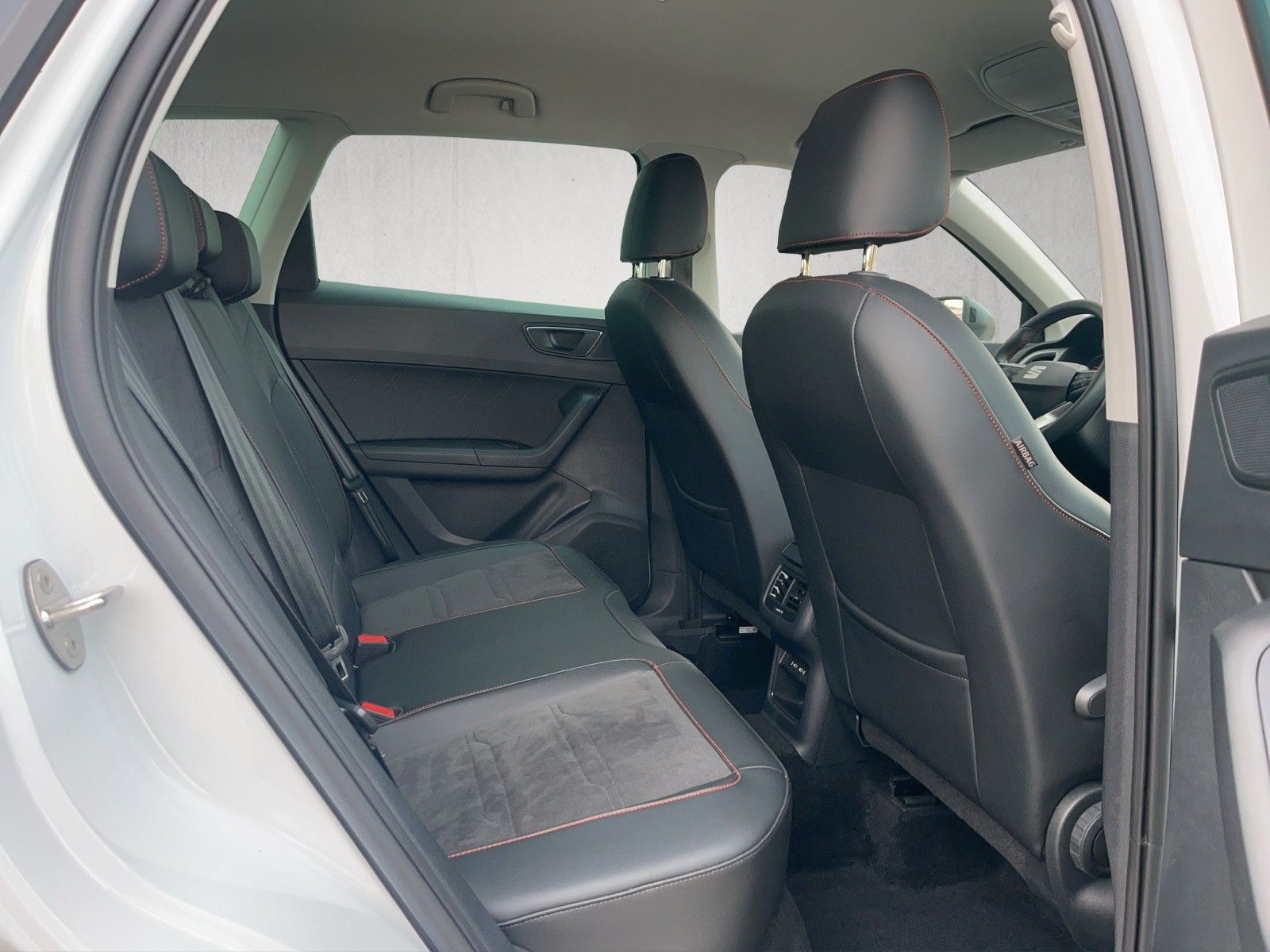 Fahrzeugabbildung SEAT Ateca 1.5 TSI FR DSG AHK FAP L elHK 360 GJR