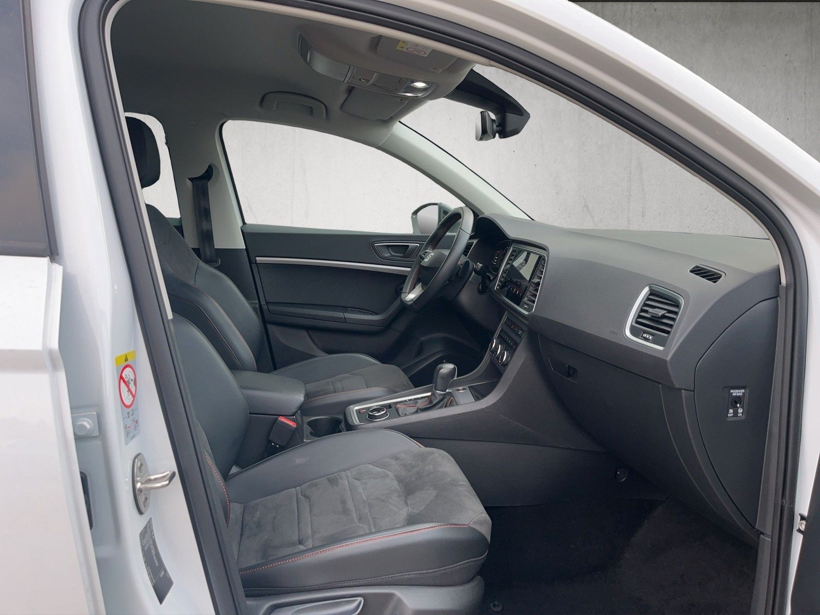 Fahrzeugabbildung SEAT Ateca 1.5 TSI FR DSG AHK FAP L elHK 360 GJR