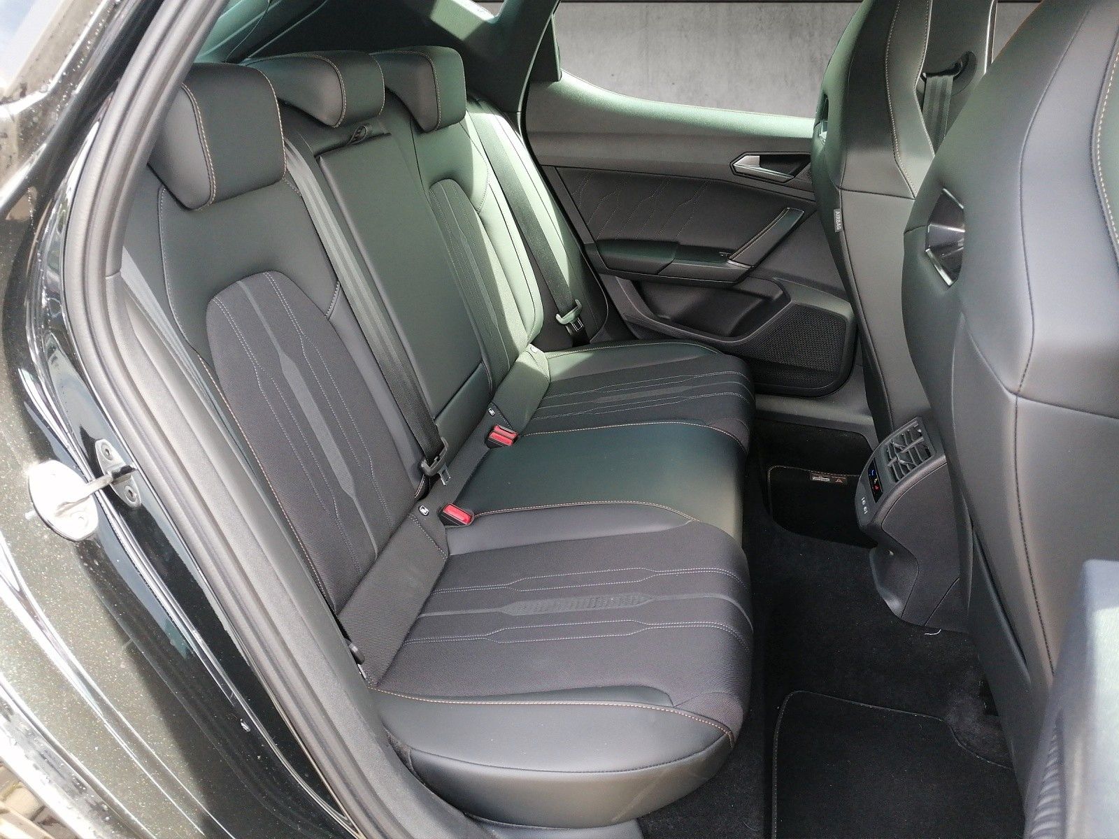 Fahrzeugabbildung CUPRA Leon 1.5 TSI DSG XL DCC MATRIX