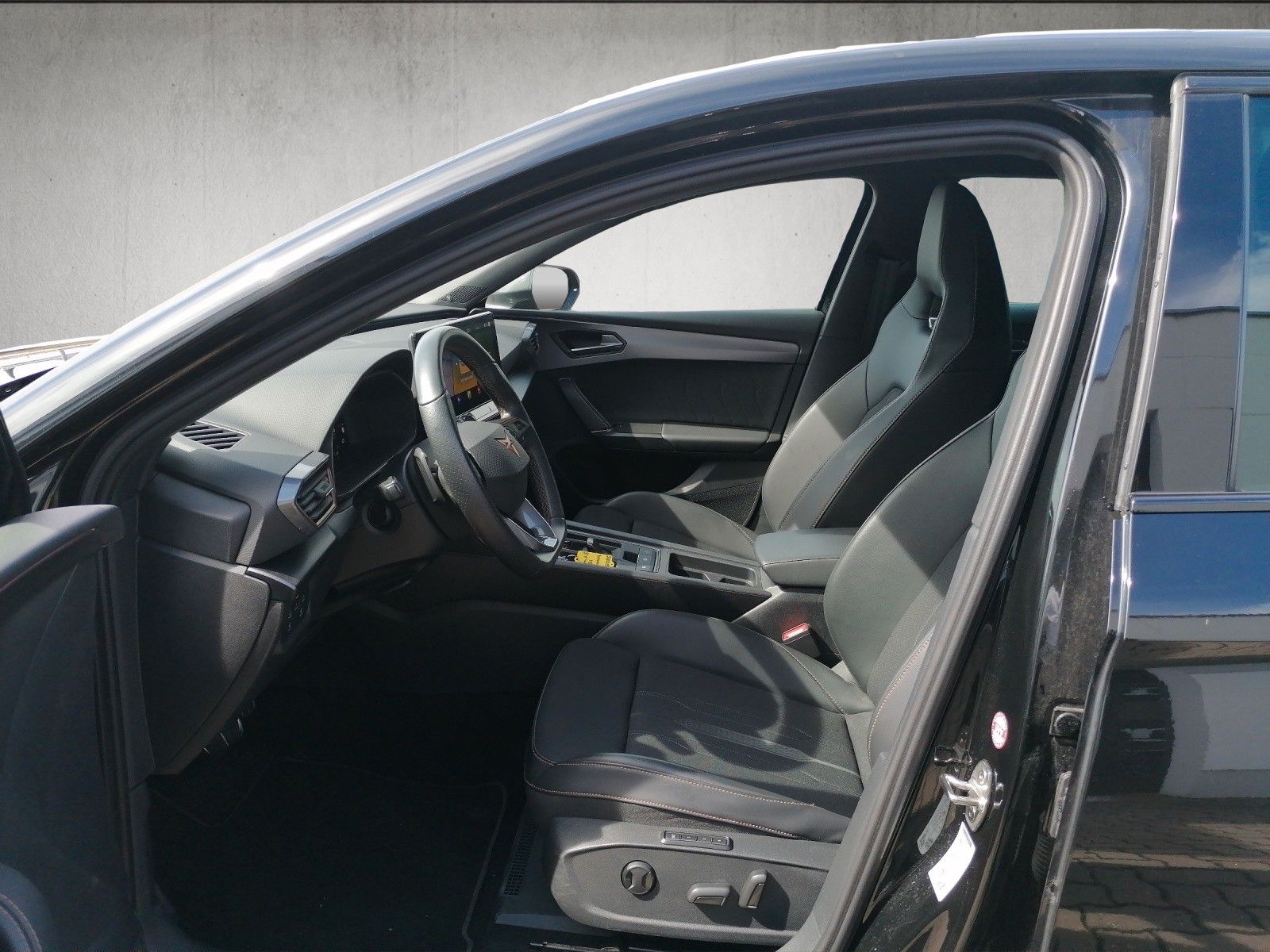Fahrzeugabbildung CUPRA Leon 1.5 TSI DSG XL DCC MATRIX