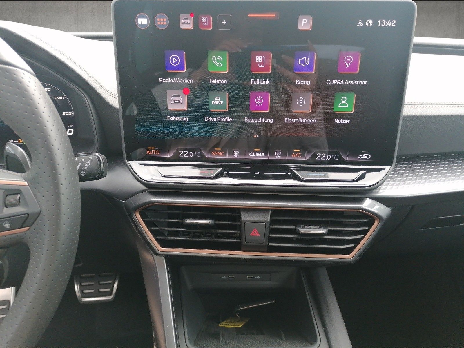 Fahrzeugabbildung CUPRA Leon Sportstourer 1.5 eTSI DSG AHK SENNHEISER