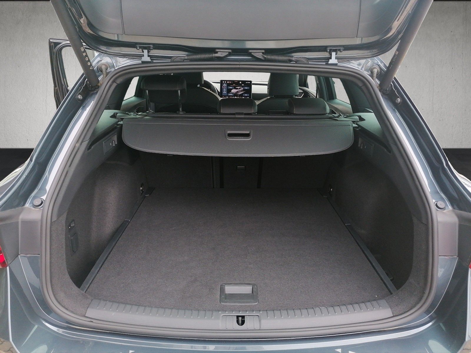 Fahrzeugabbildung CUPRA Leon Sportstourer 1.5 eTSI DSG AHK SENNHEISER