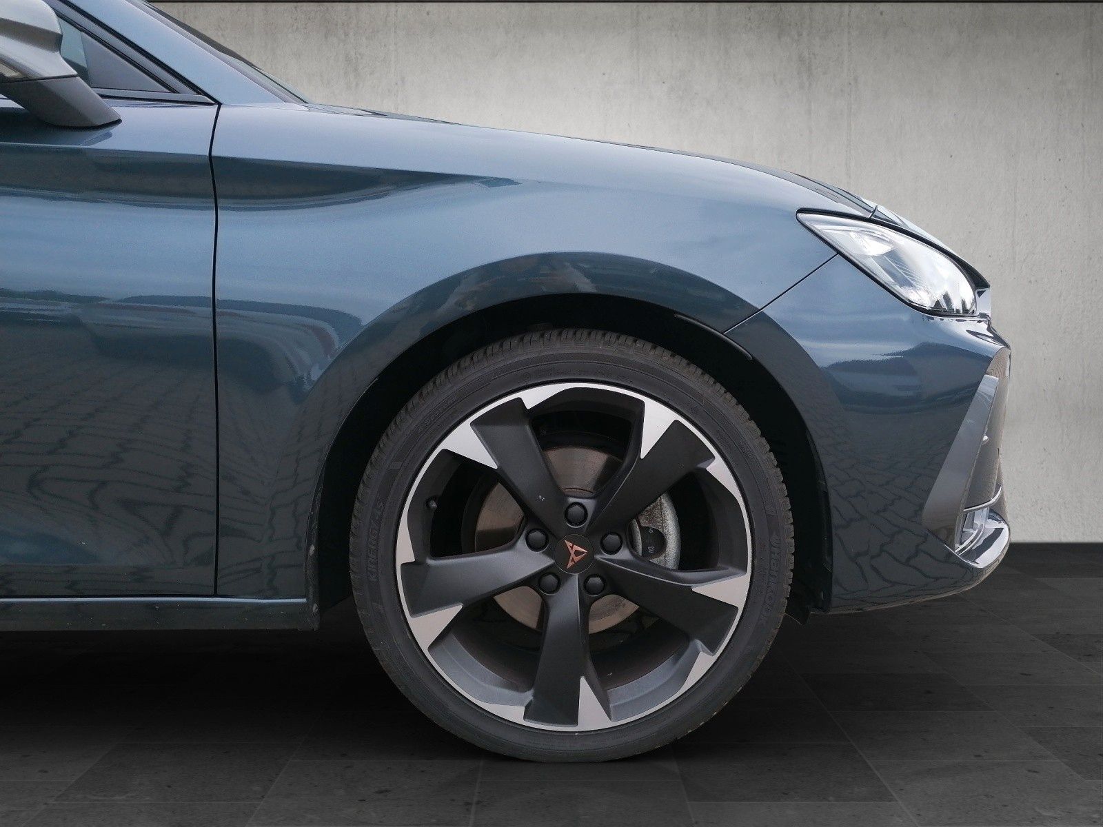 Fahrzeugabbildung CUPRA Leon Sportstourer 1.5 eTSI DSG AHK SENNHEISER