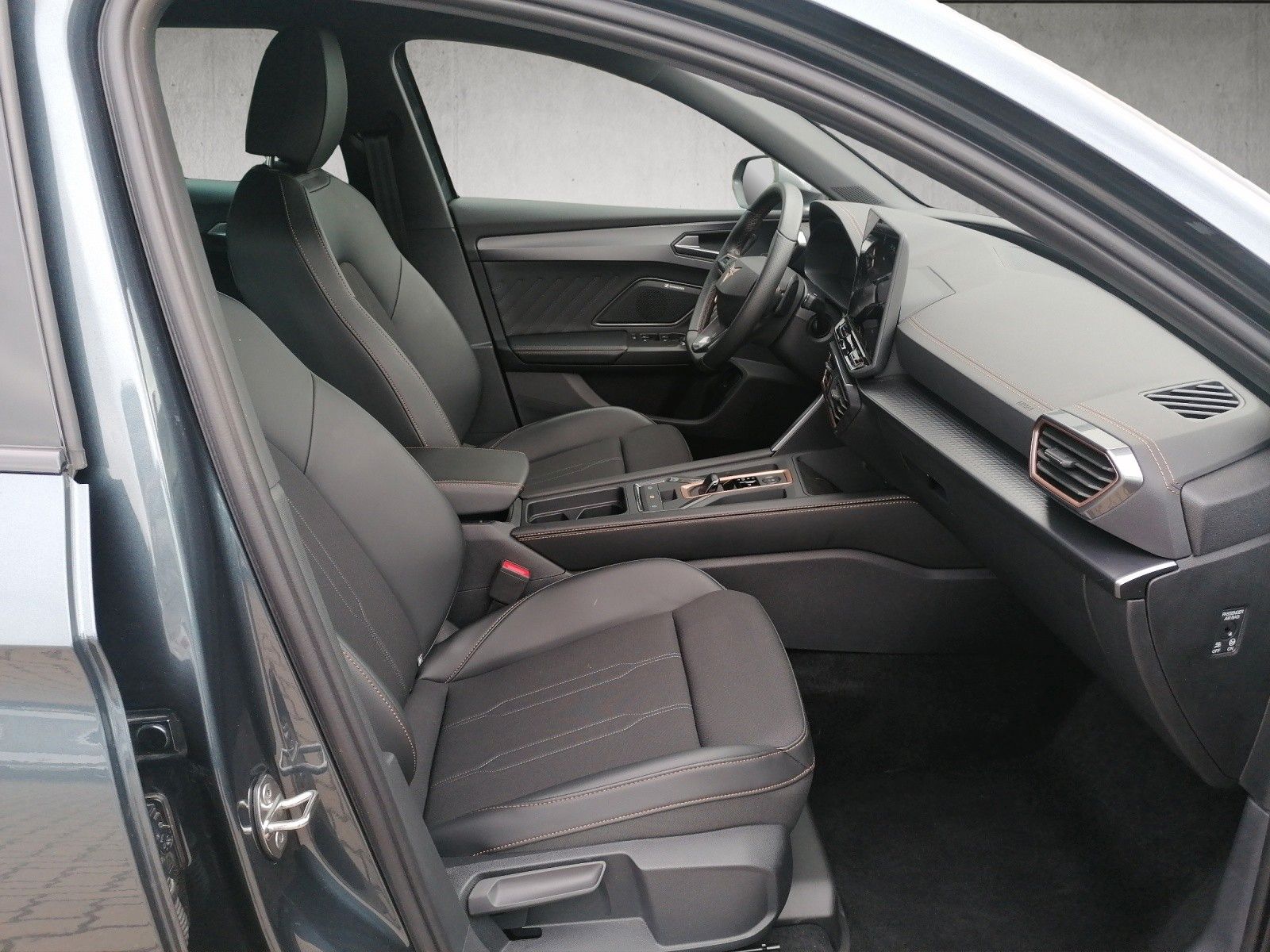 Fahrzeugabbildung CUPRA Leon Sportstourer 1.5 eTSI DSG AHK SENNHEISER