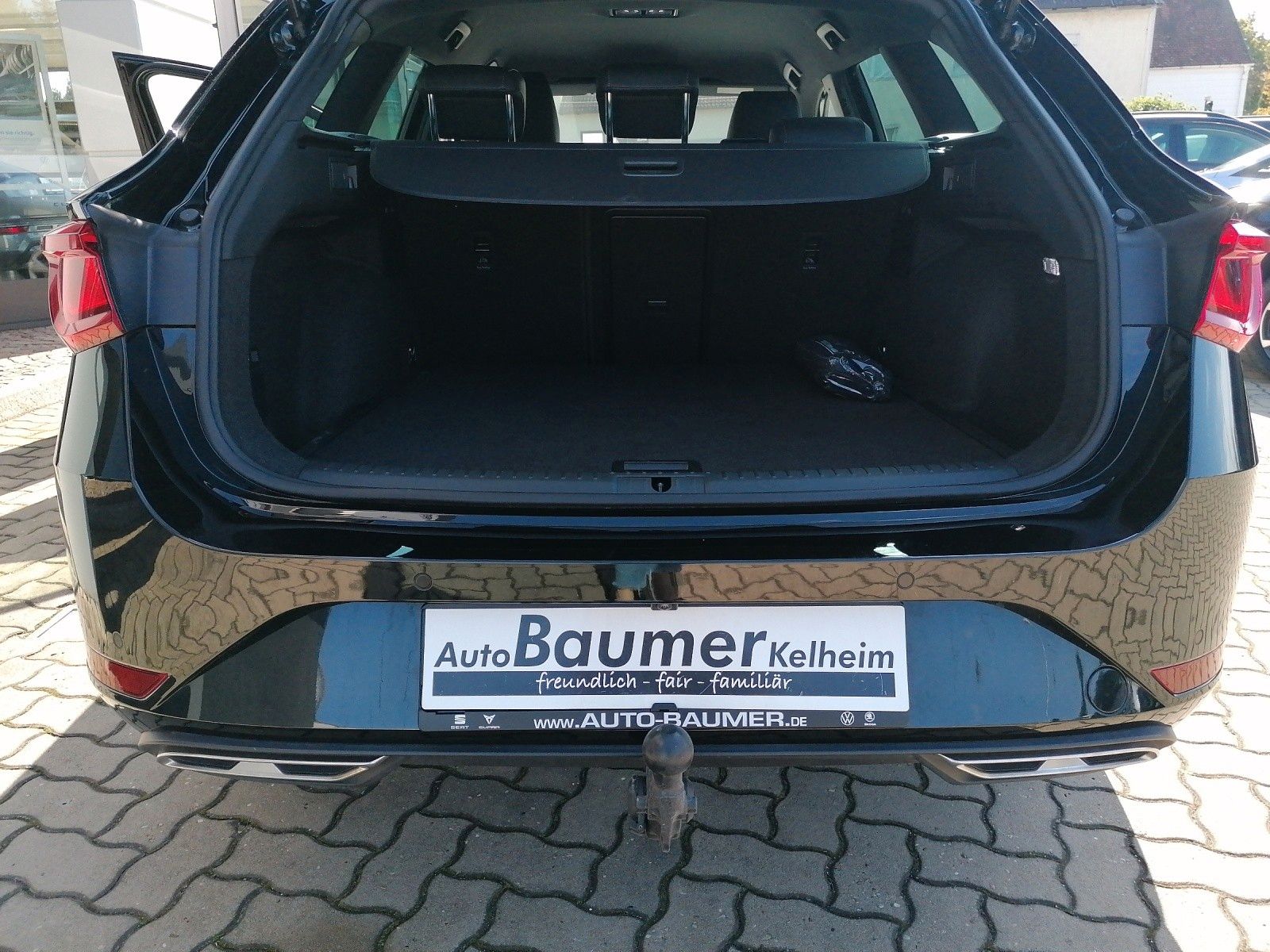 Fahrzeugabbildung SEAT Leon Sportstourer 2.0 TDI FR DSG AHK