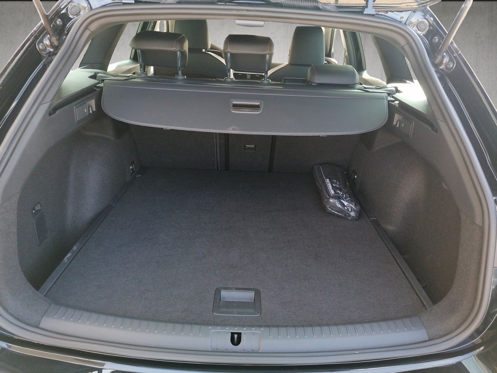 Fahrzeugabbildung SEAT Leon Sportstourer 2.0 TDI FR DSG AHK