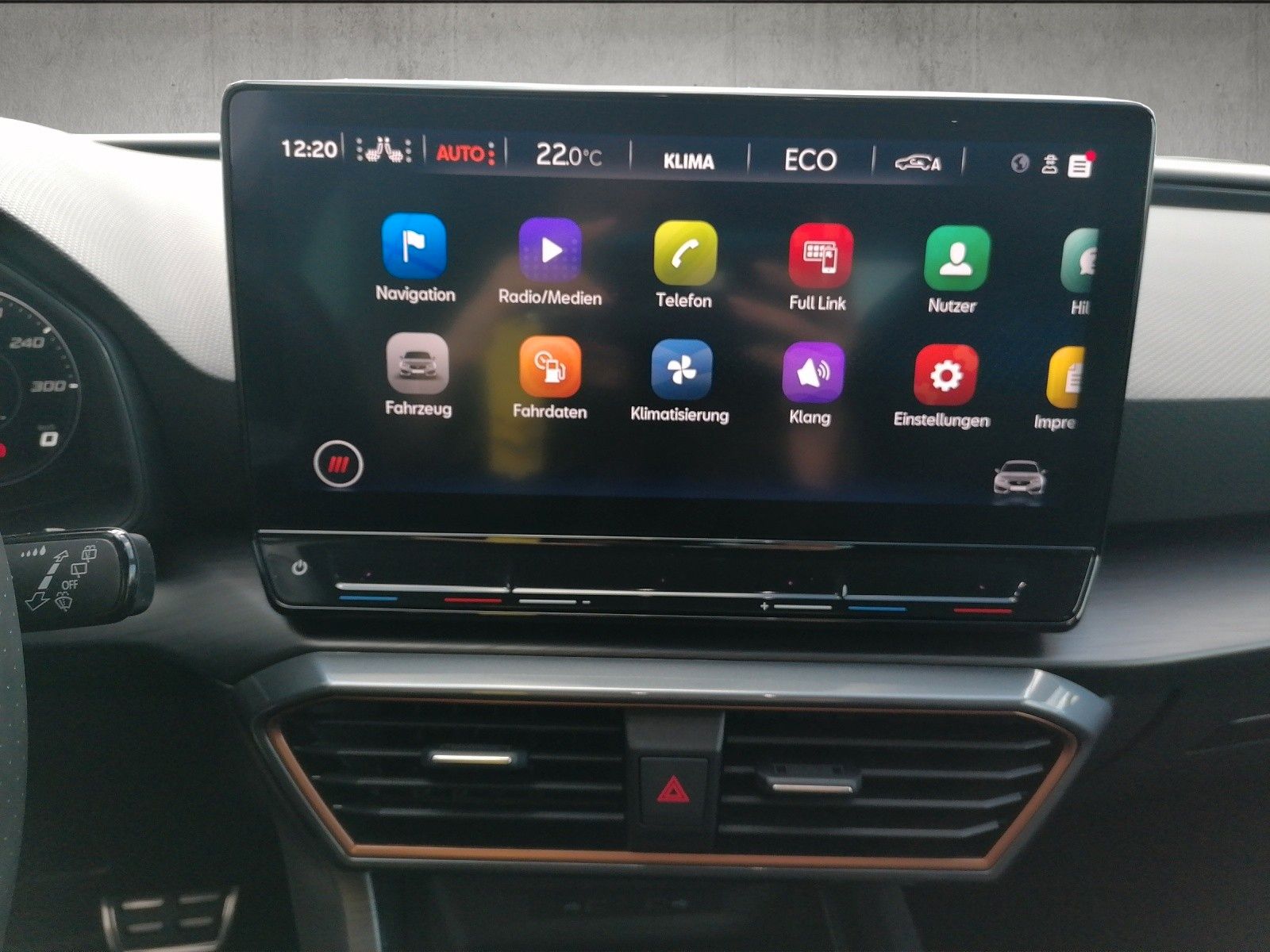 Fahrzeugabbildung CUPRA Leon 1.4 e-Hybrid DSG FAPXL FULL KAM