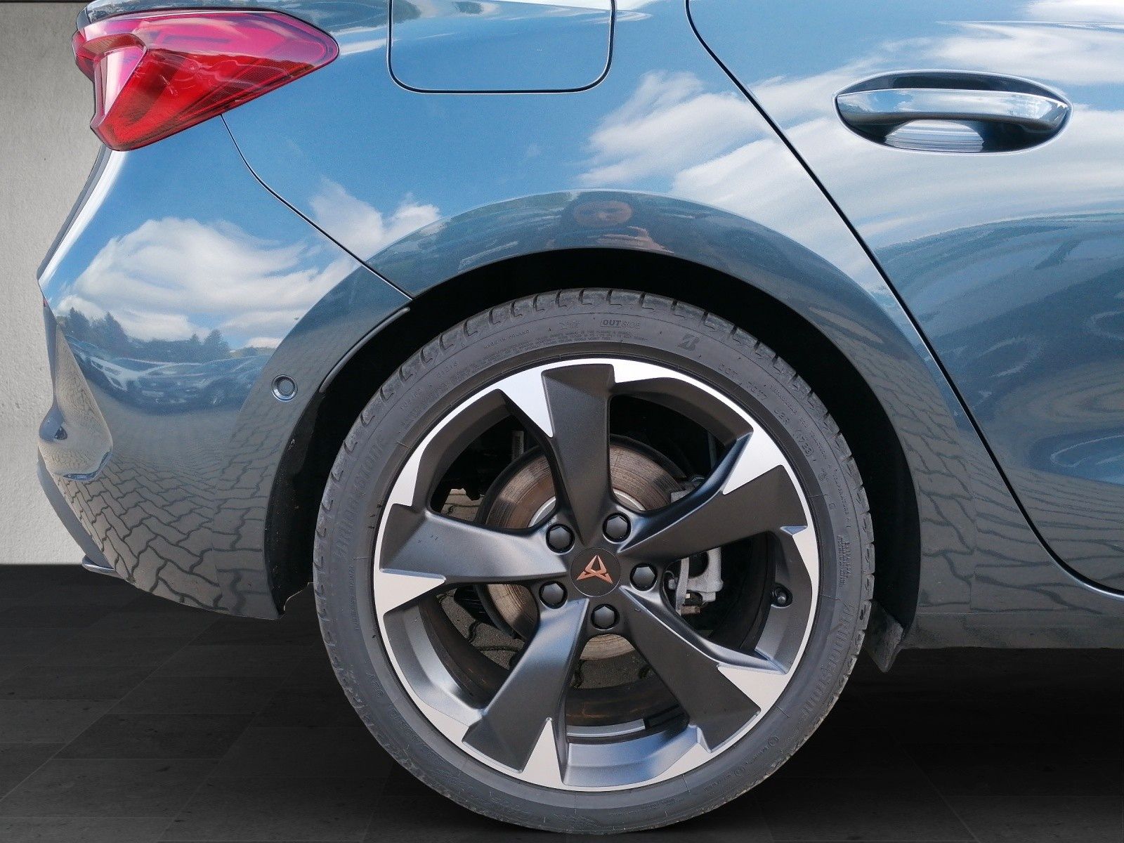 Fahrzeugabbildung CUPRA Leon 1.4 e-Hybrid DSG FAPXL FULL KAM