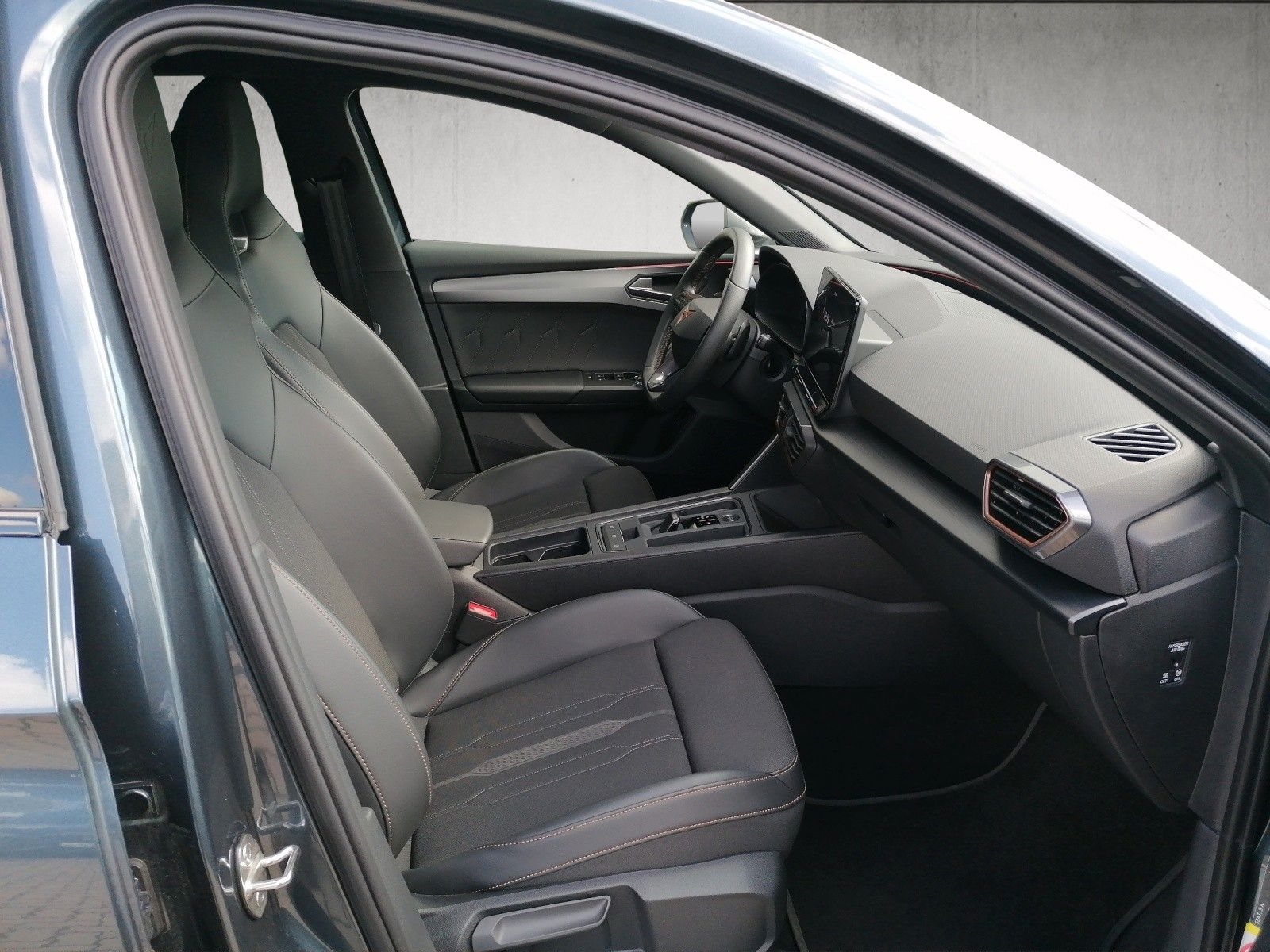 Fahrzeugabbildung CUPRA Leon 1.4 e-Hybrid DSG FAPXL FULL KAM