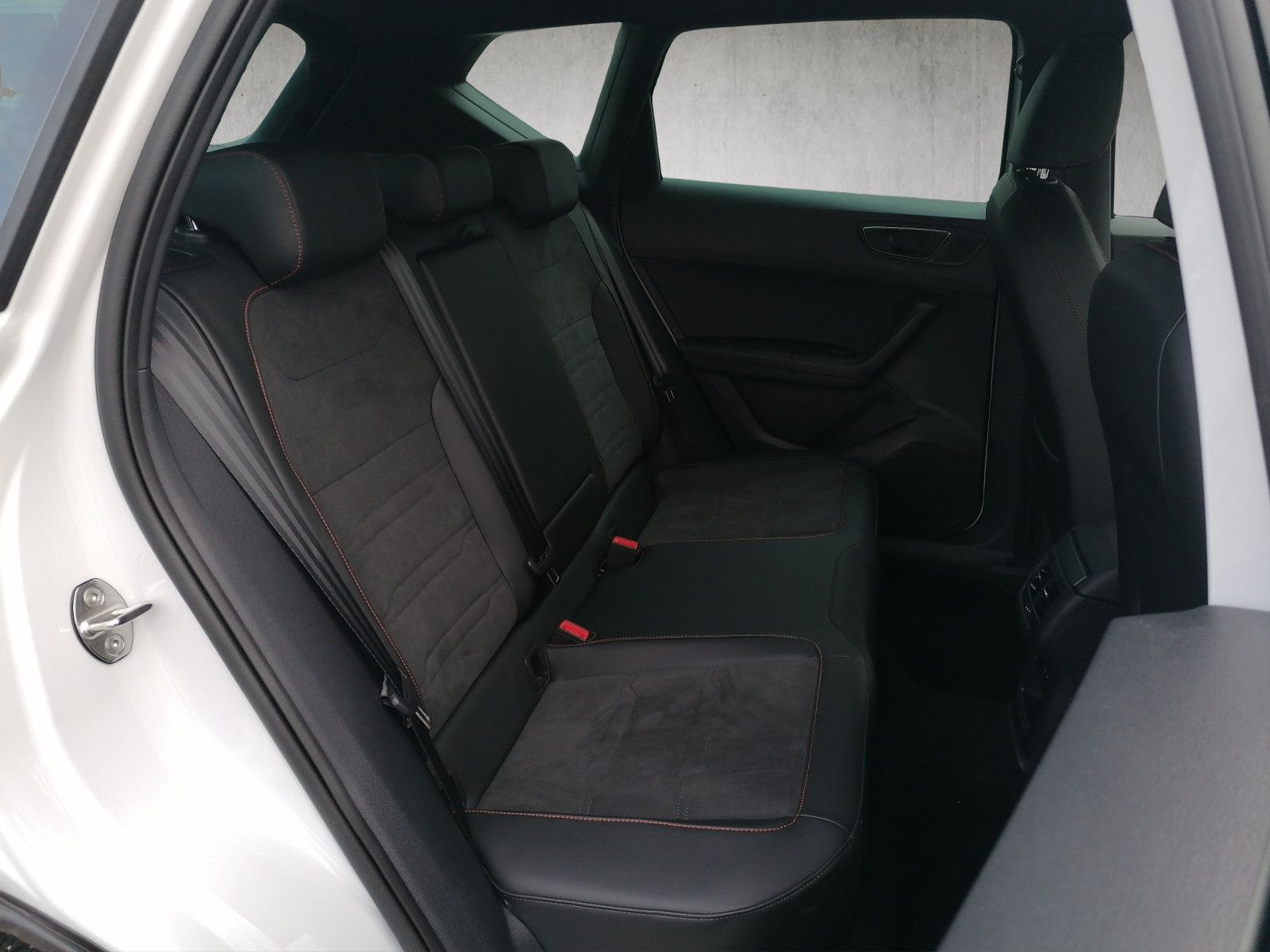 Fahrzeugabbildung SEAT Ateca 2.0 TDI FR DSG FAP XL elHK AHK