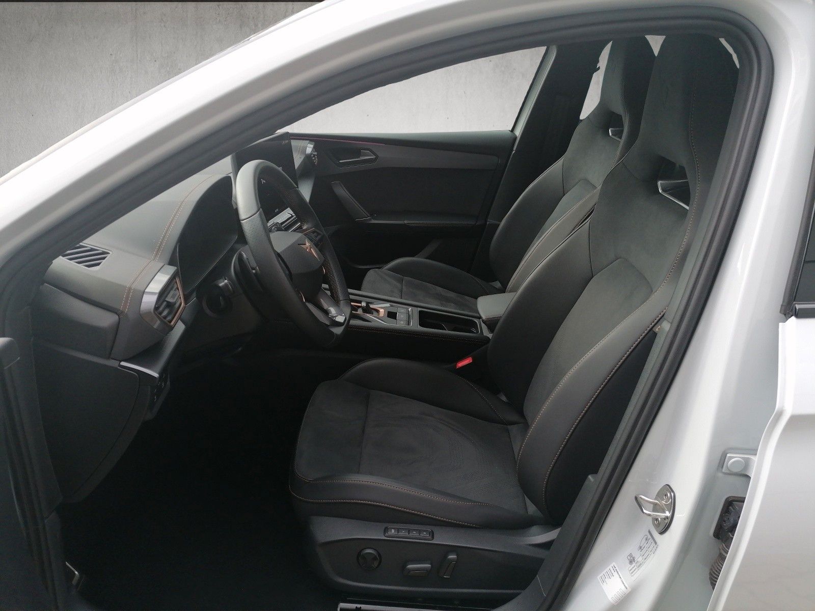 Fahrzeugabbildung CUPRA Leon Sportstourer 1.5 e-Hybrid AHK DYNAMIC