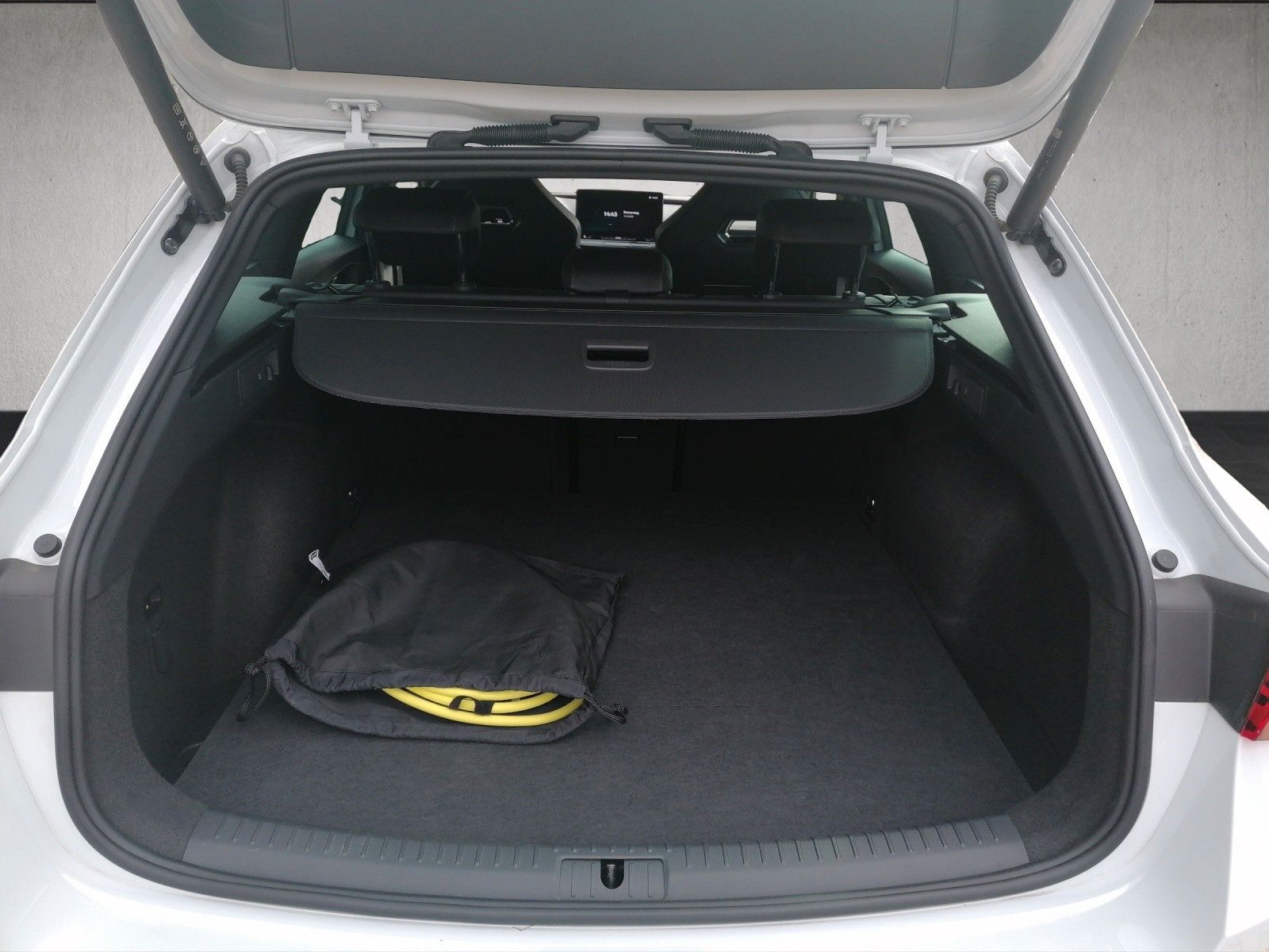 Fahrzeugabbildung CUPRA Leon Sportstourer 1.5 e-Hybrid AHK DYNAMIC