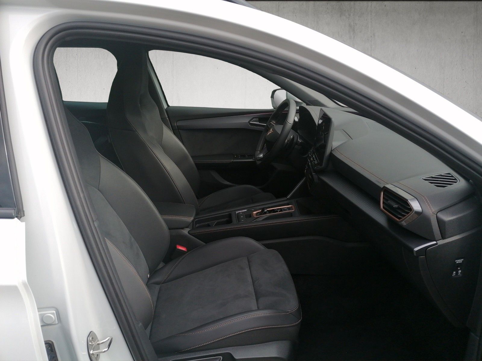 Fahrzeugabbildung CUPRA Leon Sportstourer 1.5 e-Hybrid AHK DYNAMIC