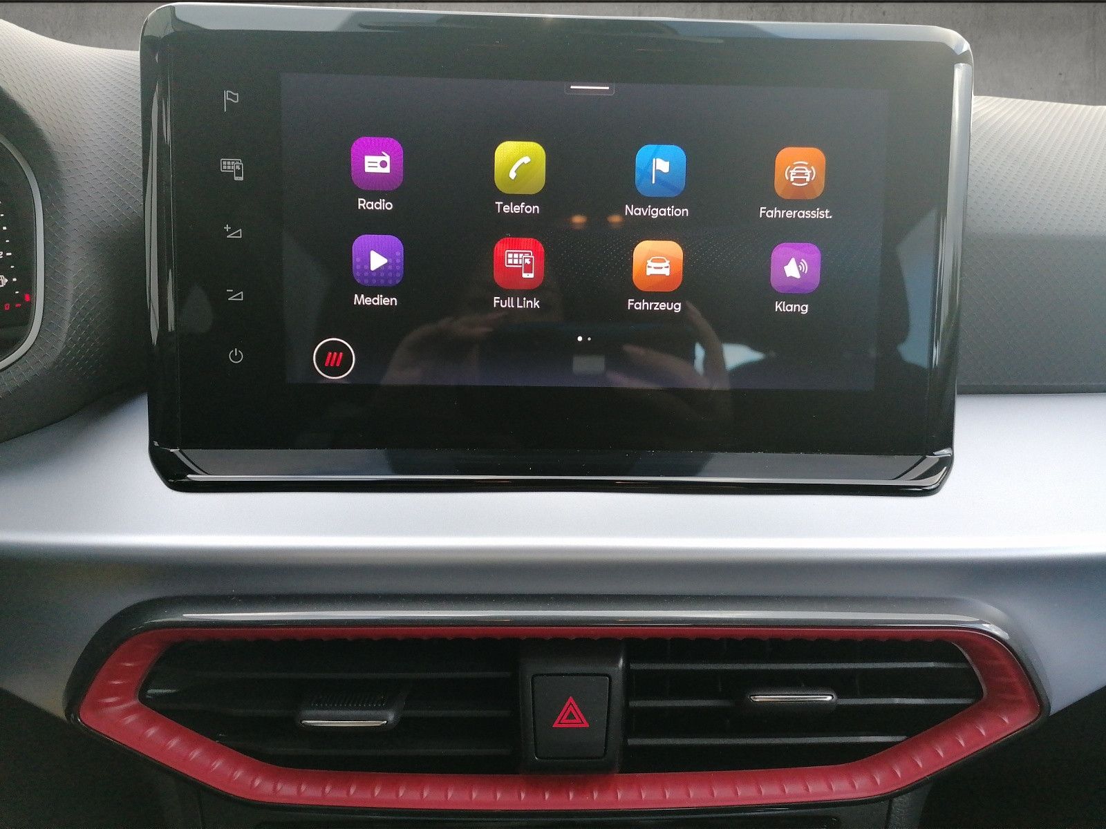 Fahrzeugabbildung SEAT Arona 1.5 TSI FR DSG GJR VC FAP XL