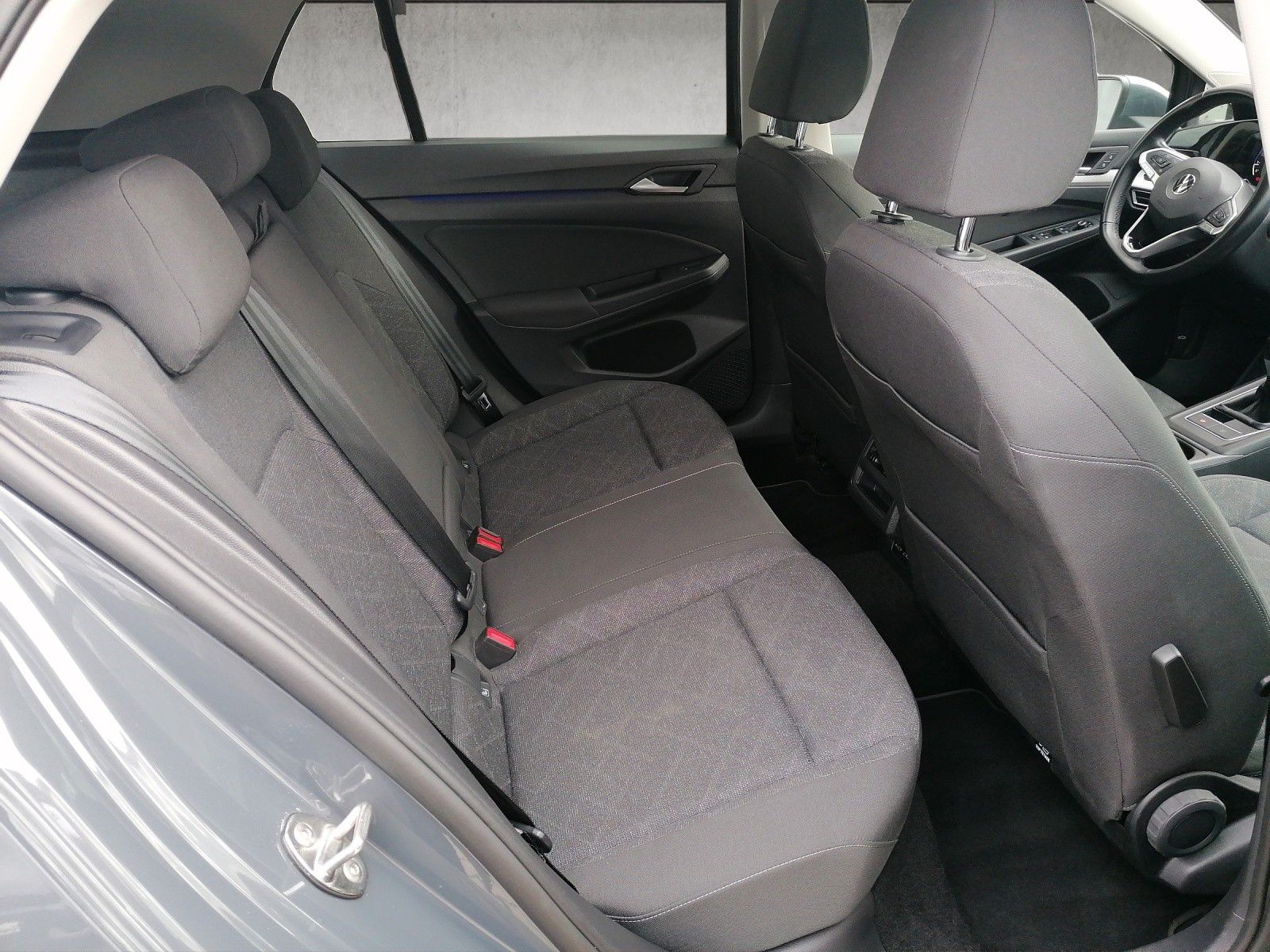 Fahrzeugabbildung Volkswagen Golf 1.5 TSI Life ACC NAVI APP CONNECT
