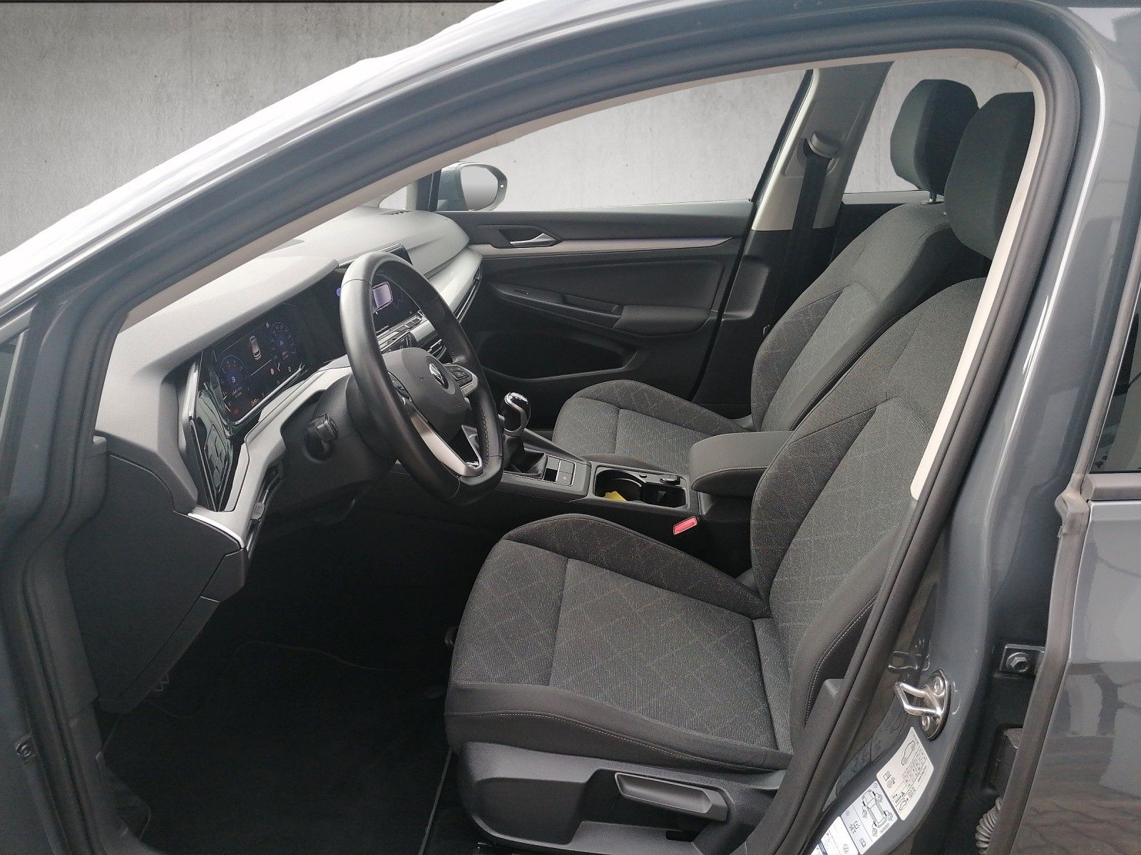 Fahrzeugabbildung Volkswagen Golf 1.5 TSI Life ACC NAVI APP CONNECT
