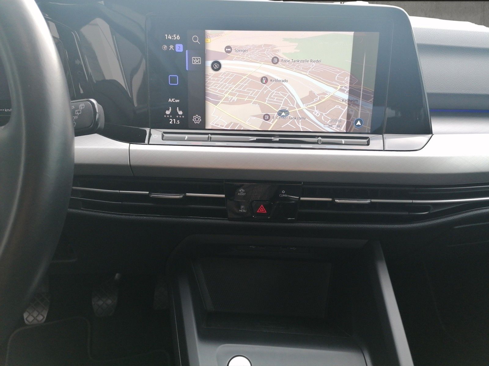 Fahrzeugabbildung Volkswagen Golf 1.5 TSI Life ACC NAVI APP CONNECT