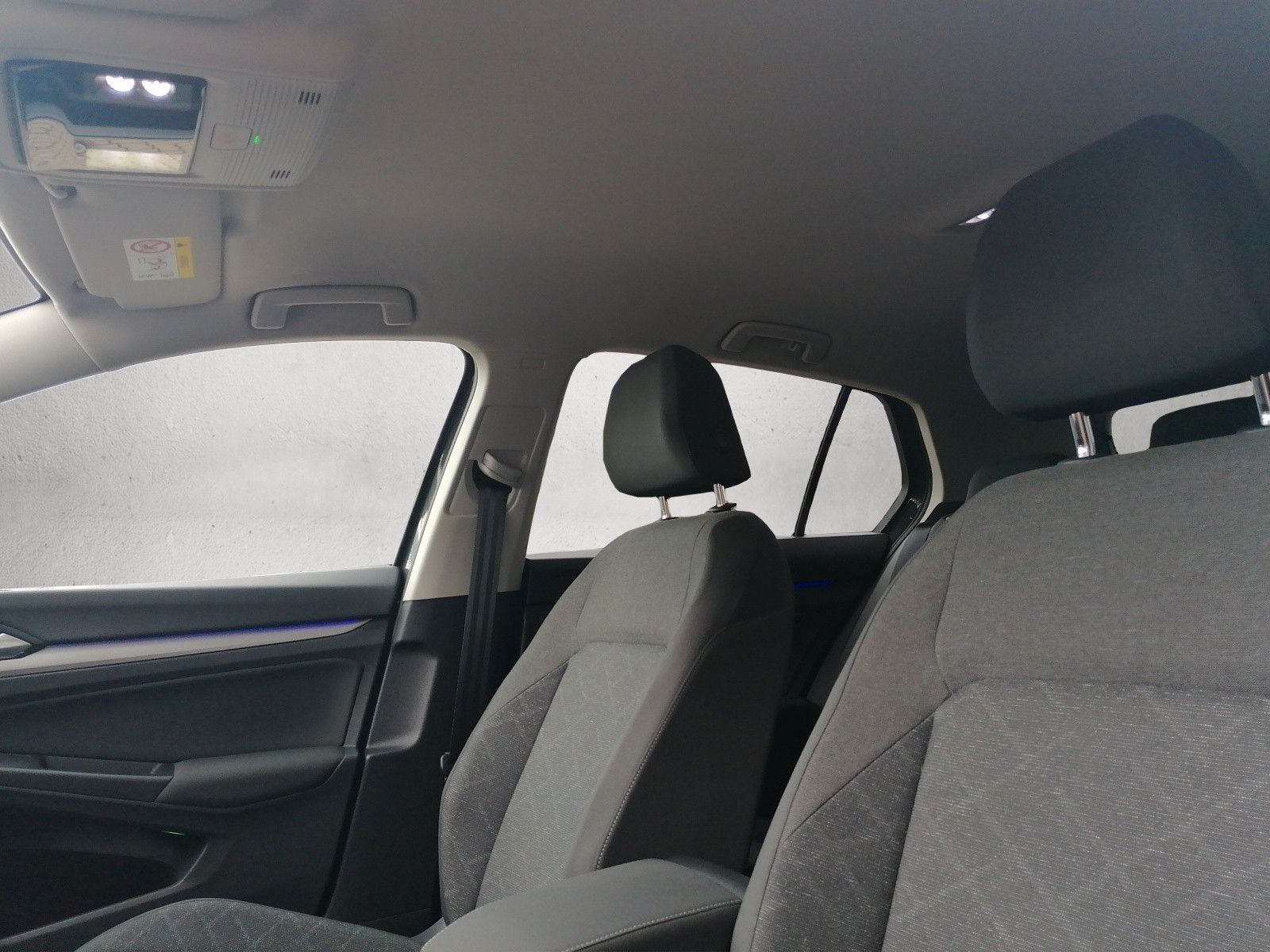 Fahrzeugabbildung Volkswagen Golf 1.5 TSI Life ACC NAVI APP CONNECT