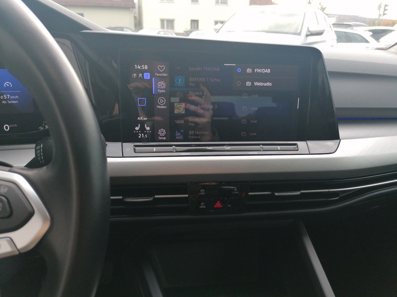 Fahrzeugabbildung Volkswagen Golf 1.5 TSI Life ACC NAVI APP CONNECT