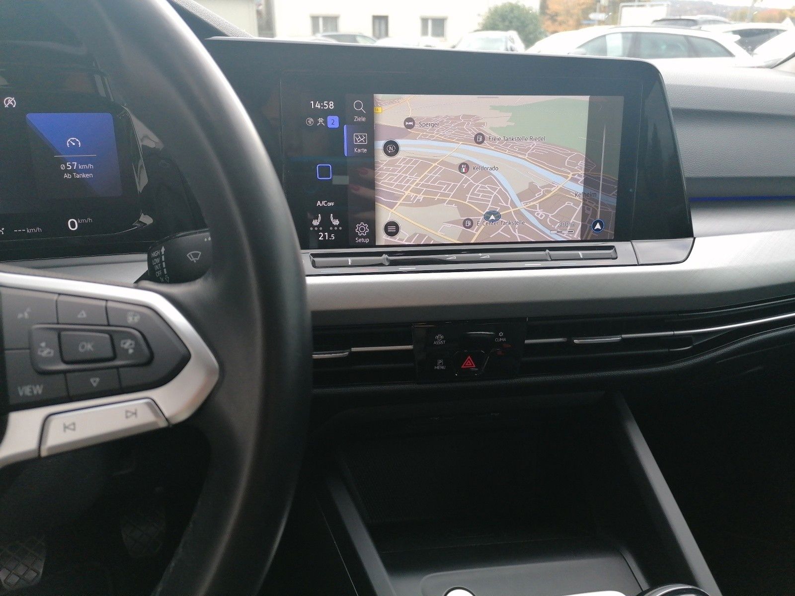 Fahrzeugabbildung Volkswagen Golf 1.5 TSI Life ACC NAVI APP CONNECT
